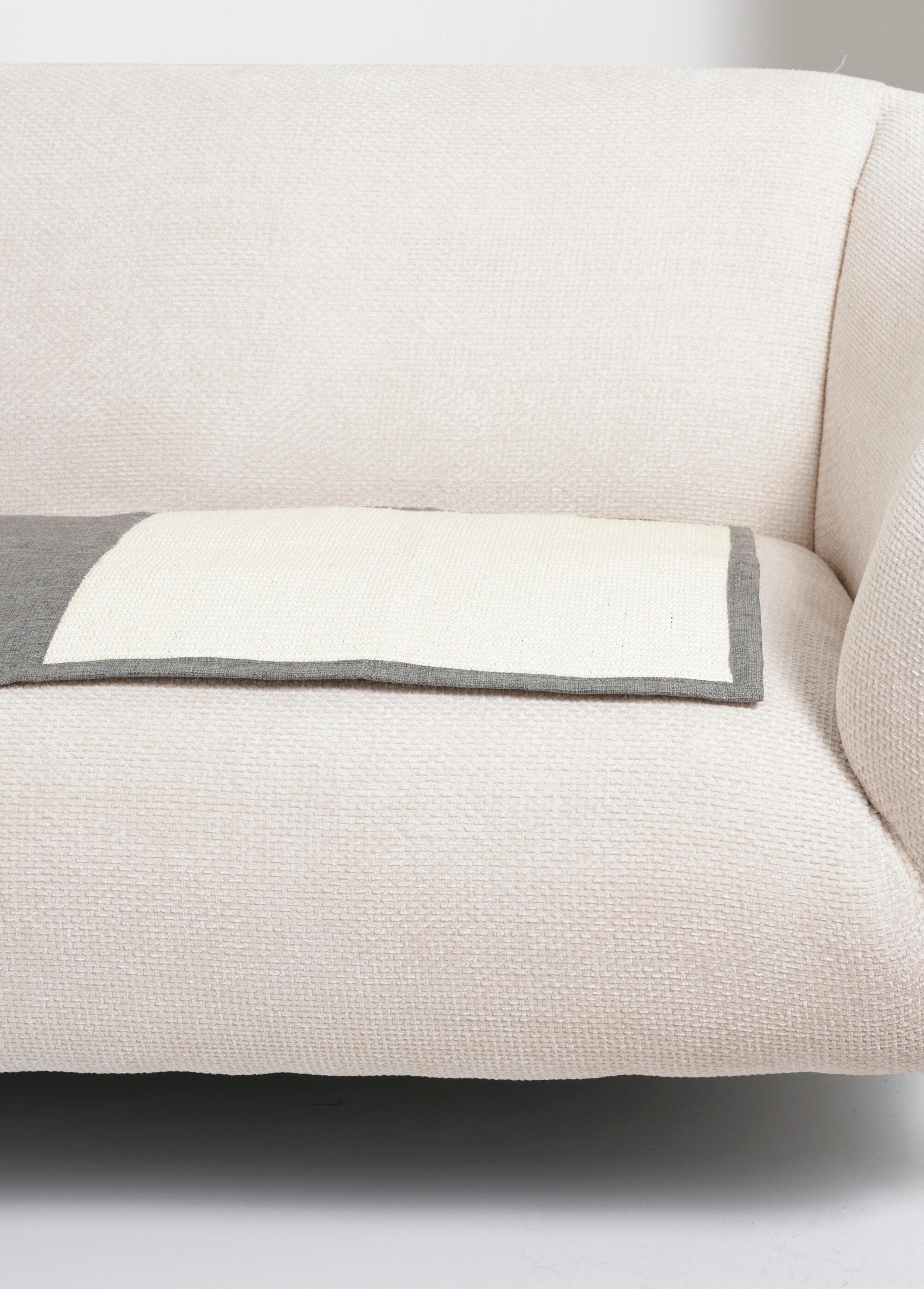 Tapis_griffoir_nomade_pour_canapé_Gris_DE3_slim