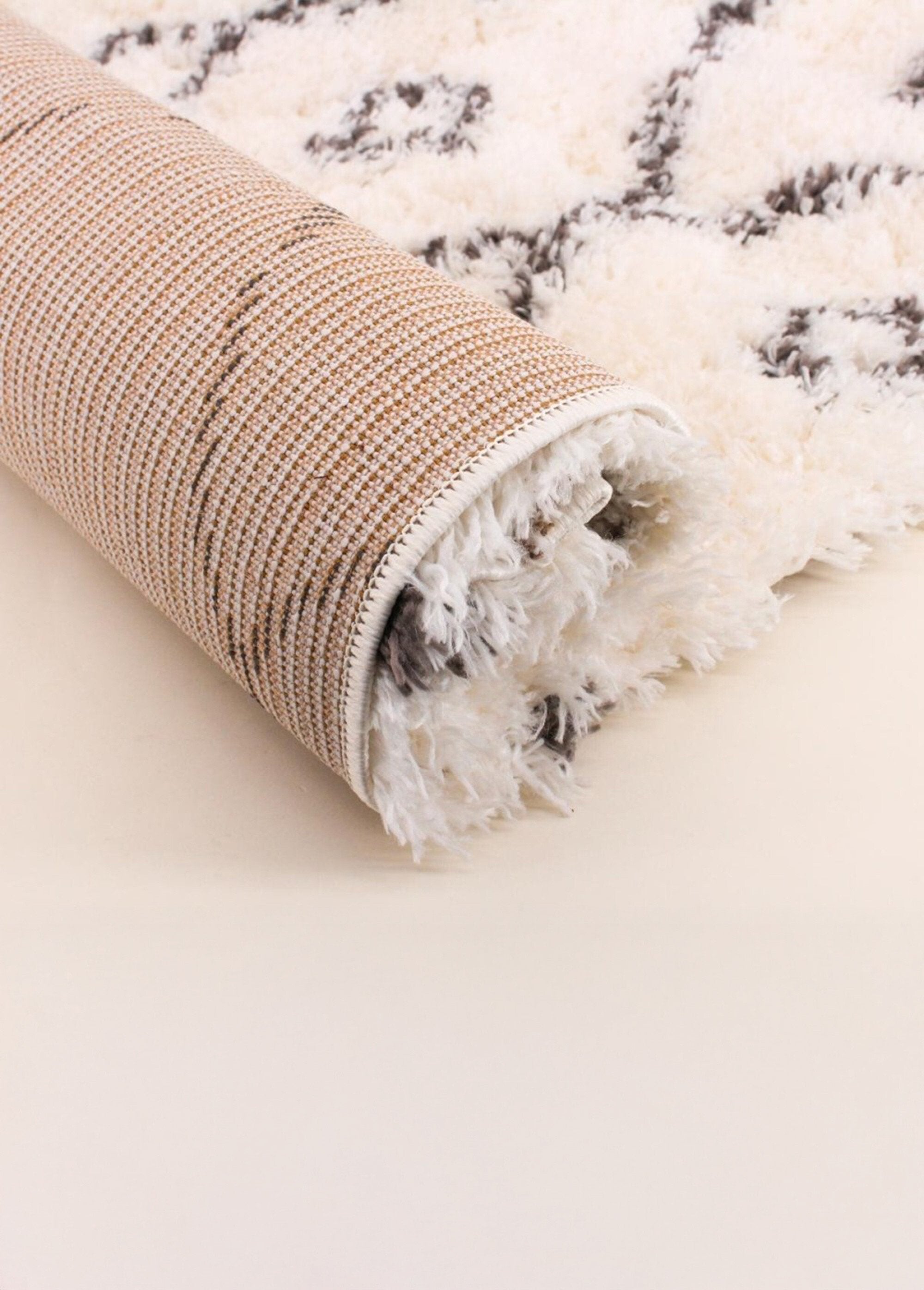 Tapis_mèches_hautes_losanges,_110x60cm_Blanc_noir_DE1_slim