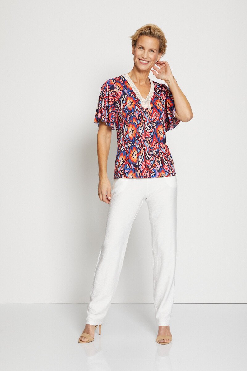 Losjes_vallend_T-shirt_met_macramé-afwerking_Bleu_et_rouge_SF1_slim