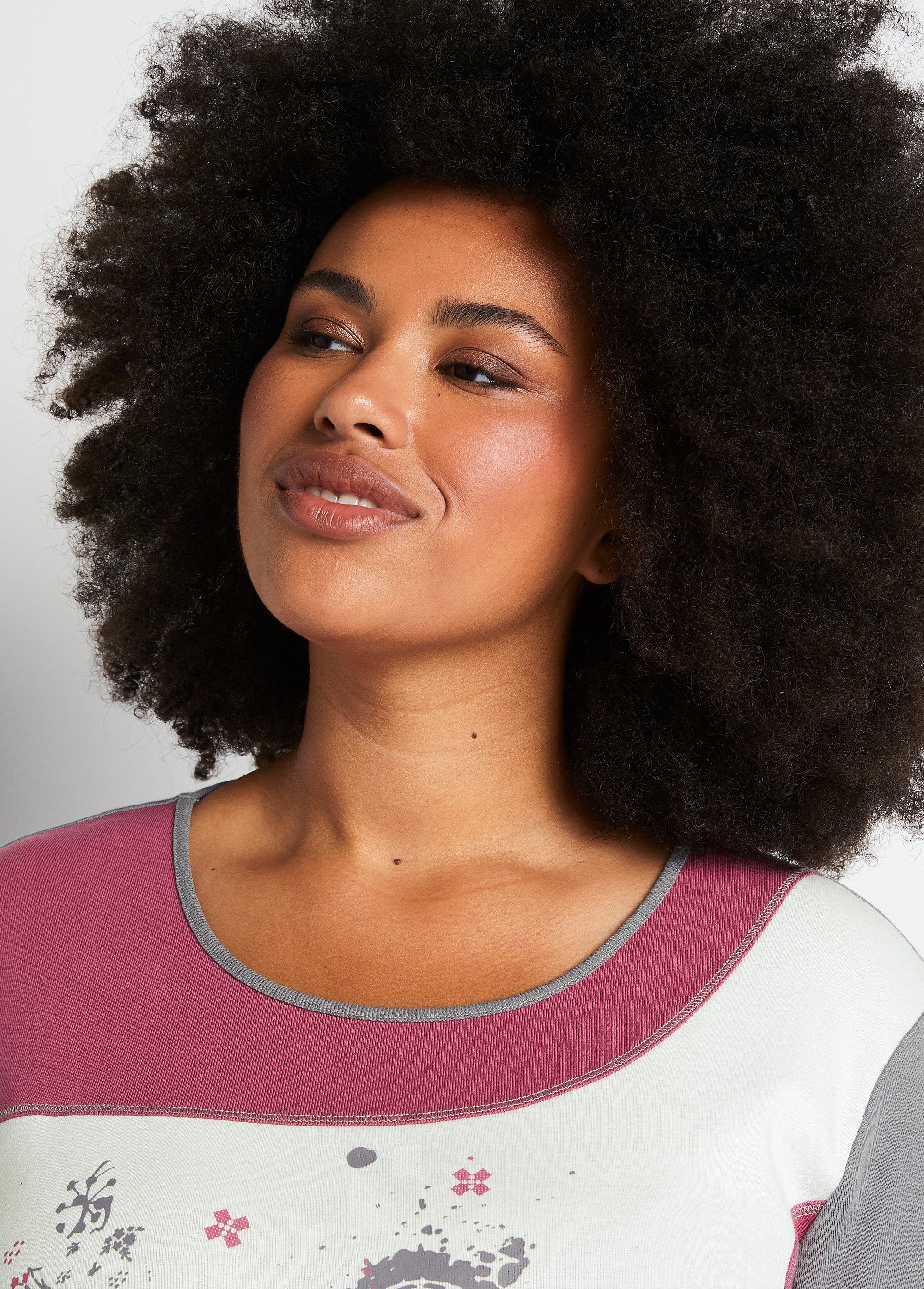 Tee-shirt_droit_à_motifs_coton_extensible_Ecru_et_prune_DE1_curvy