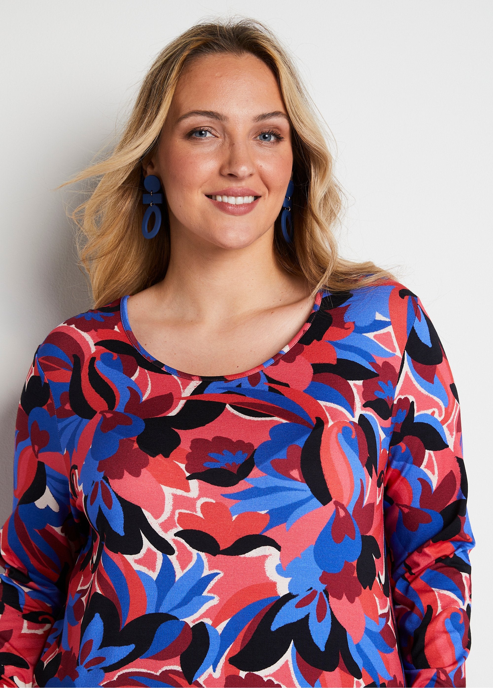 Tee-shirt_droit_manches_longues_imprimé_Bleu_et_rose_DE1_curvy