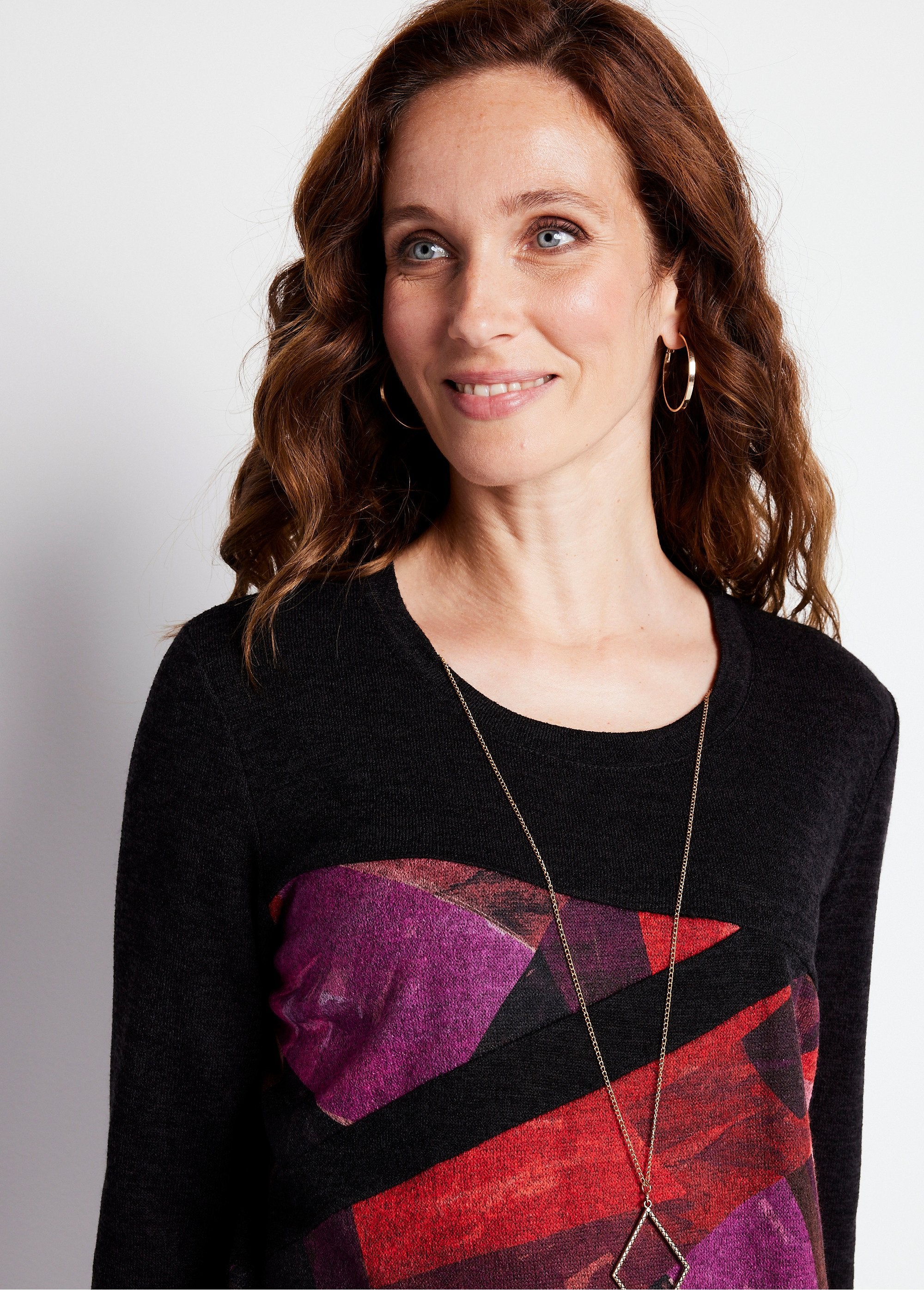 Tee-shirt_long_pans_asymétriques_Noir_et_cassis_DE1_slim