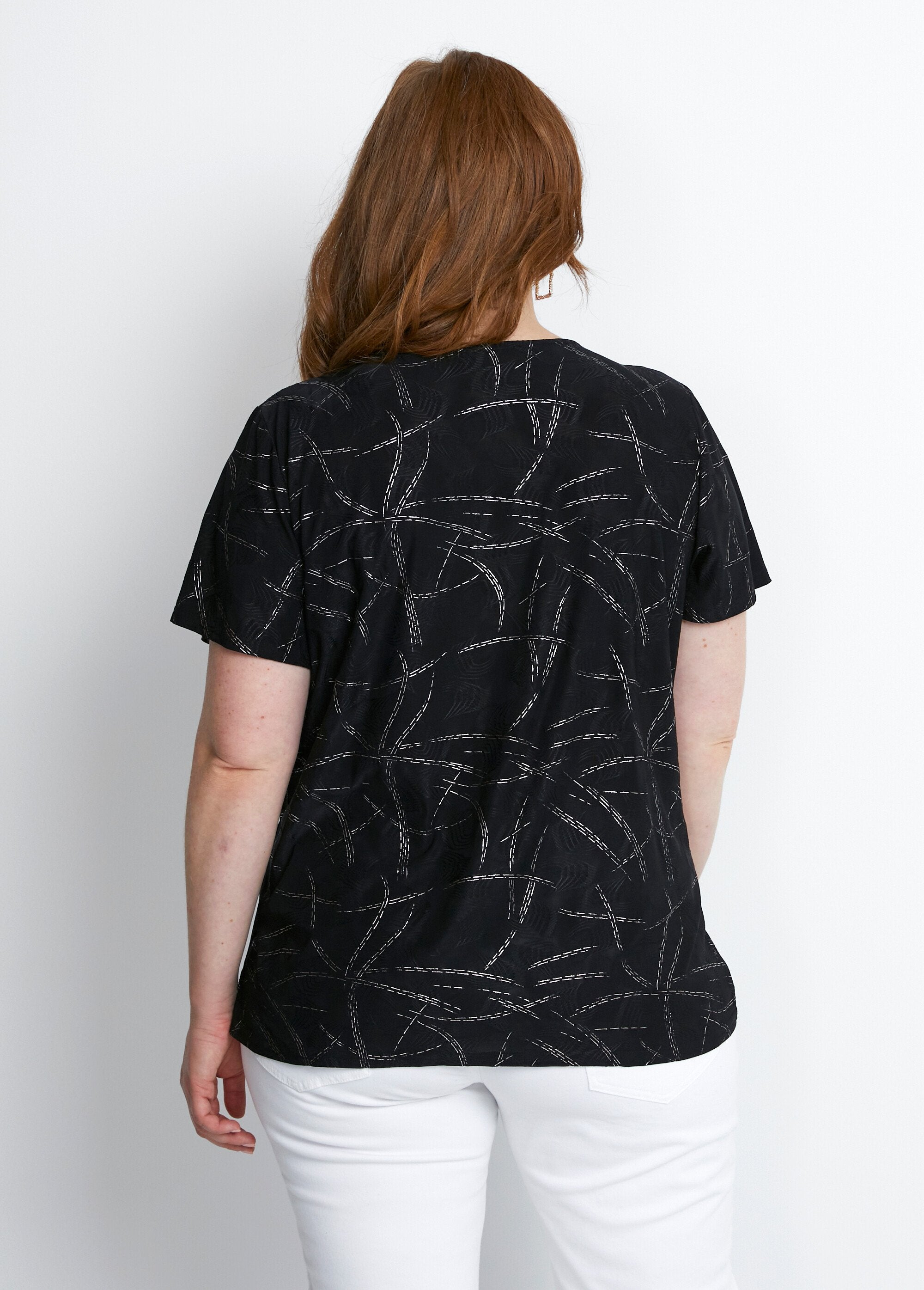 T-shirt_court_col_croisé_brillant_Noir_DO1_curvy