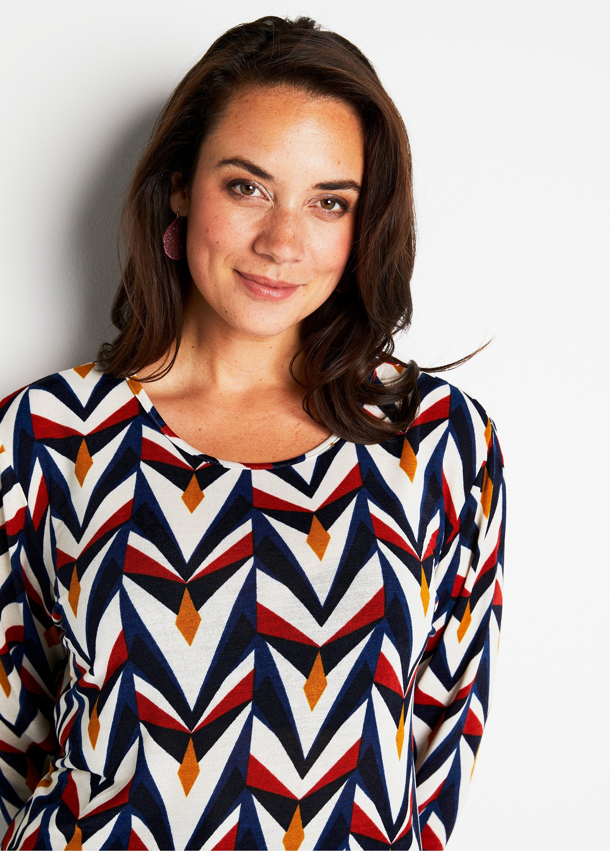 Tee-shirt_manches_longues_droit_imprimé_Ecru_et_marine_DE1_curvy