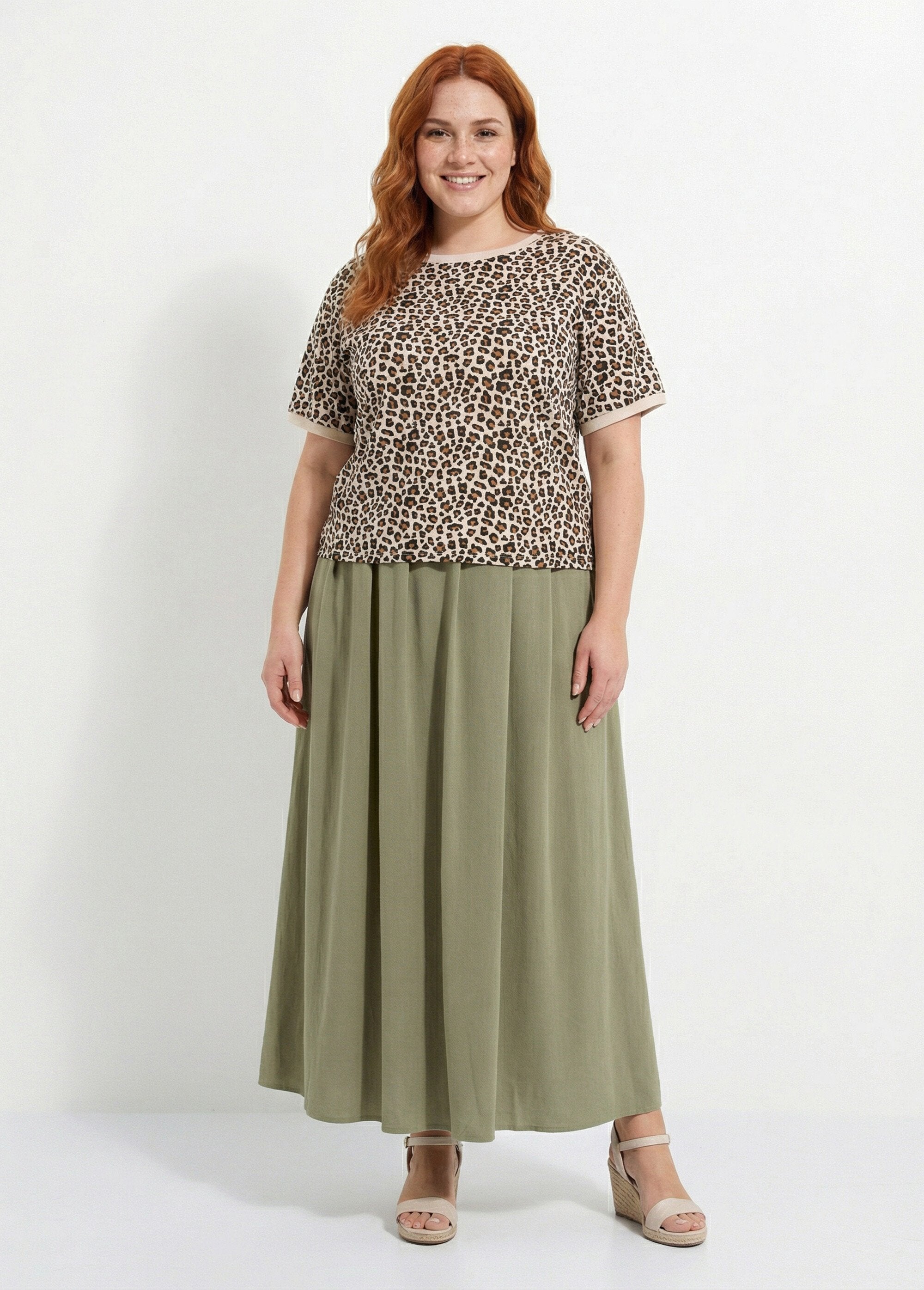 T-shirt_met_korte_mouwen_en_luipaardprint_Leopard_SF1_curvy