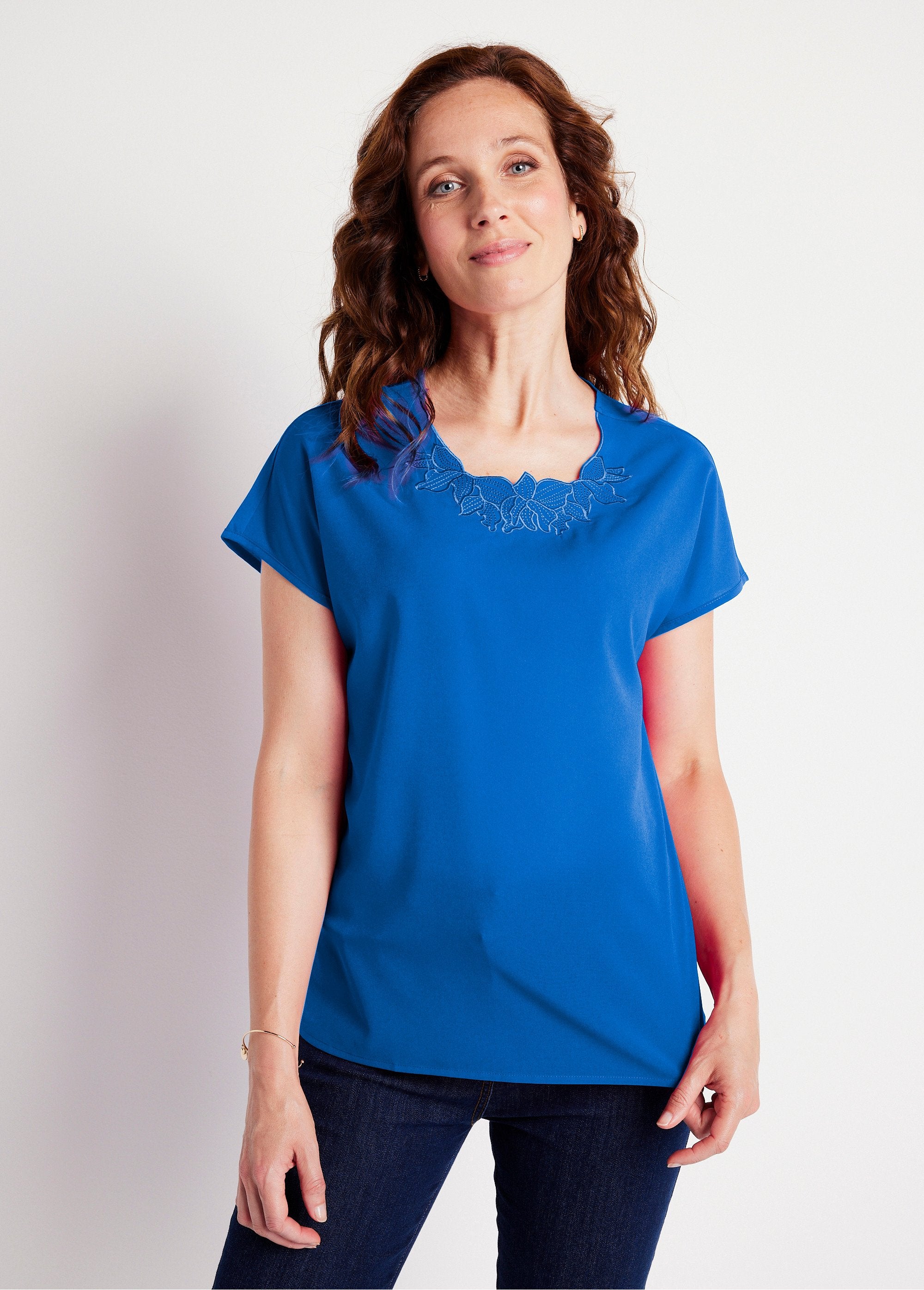 Top_long_manches_courtes_broderies_col_rond_Bleu_FA1_slim