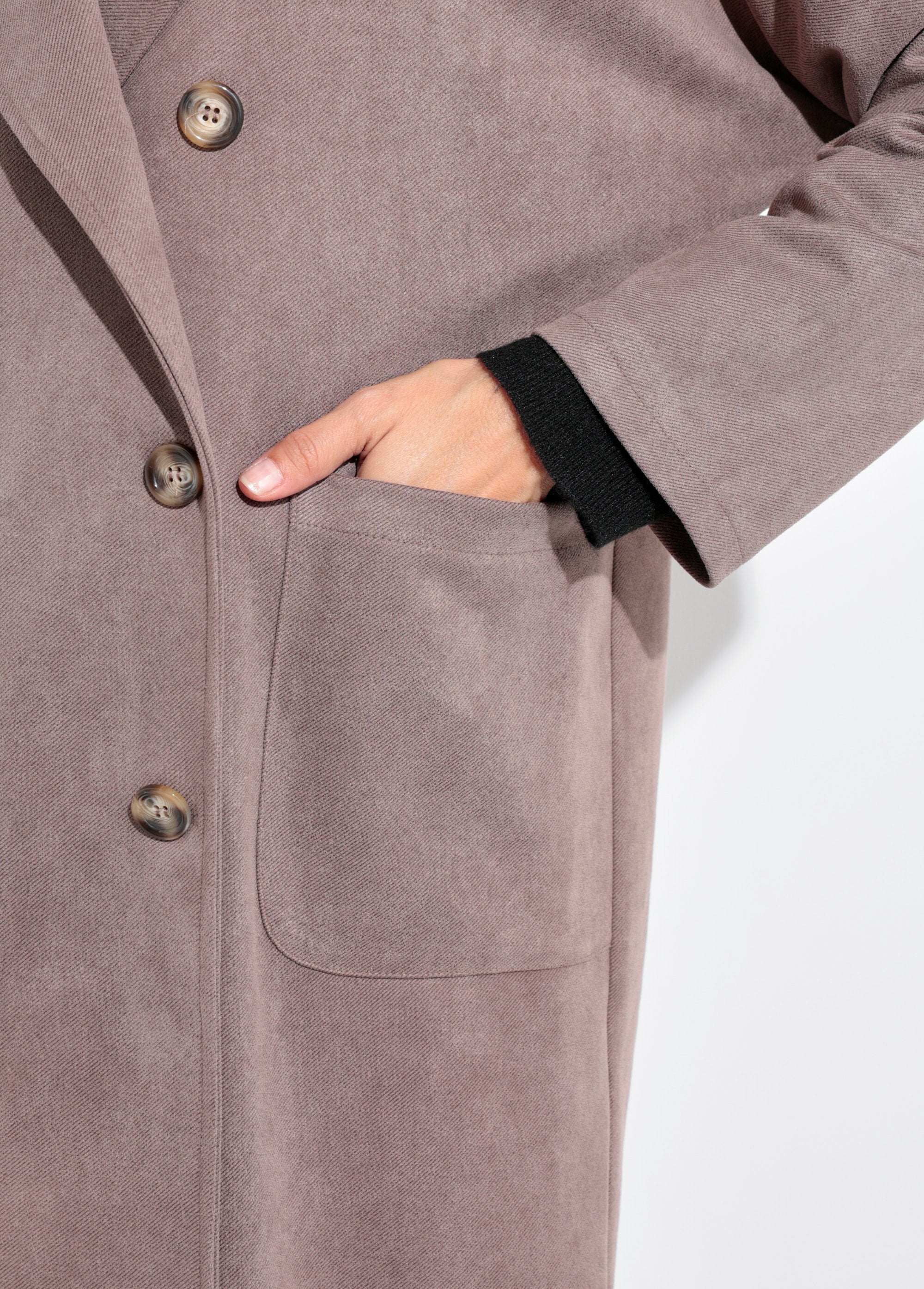 Lange_zachte_trenchcoat_met_dubbele_rijen_knopen_Taupe_DE2_slim