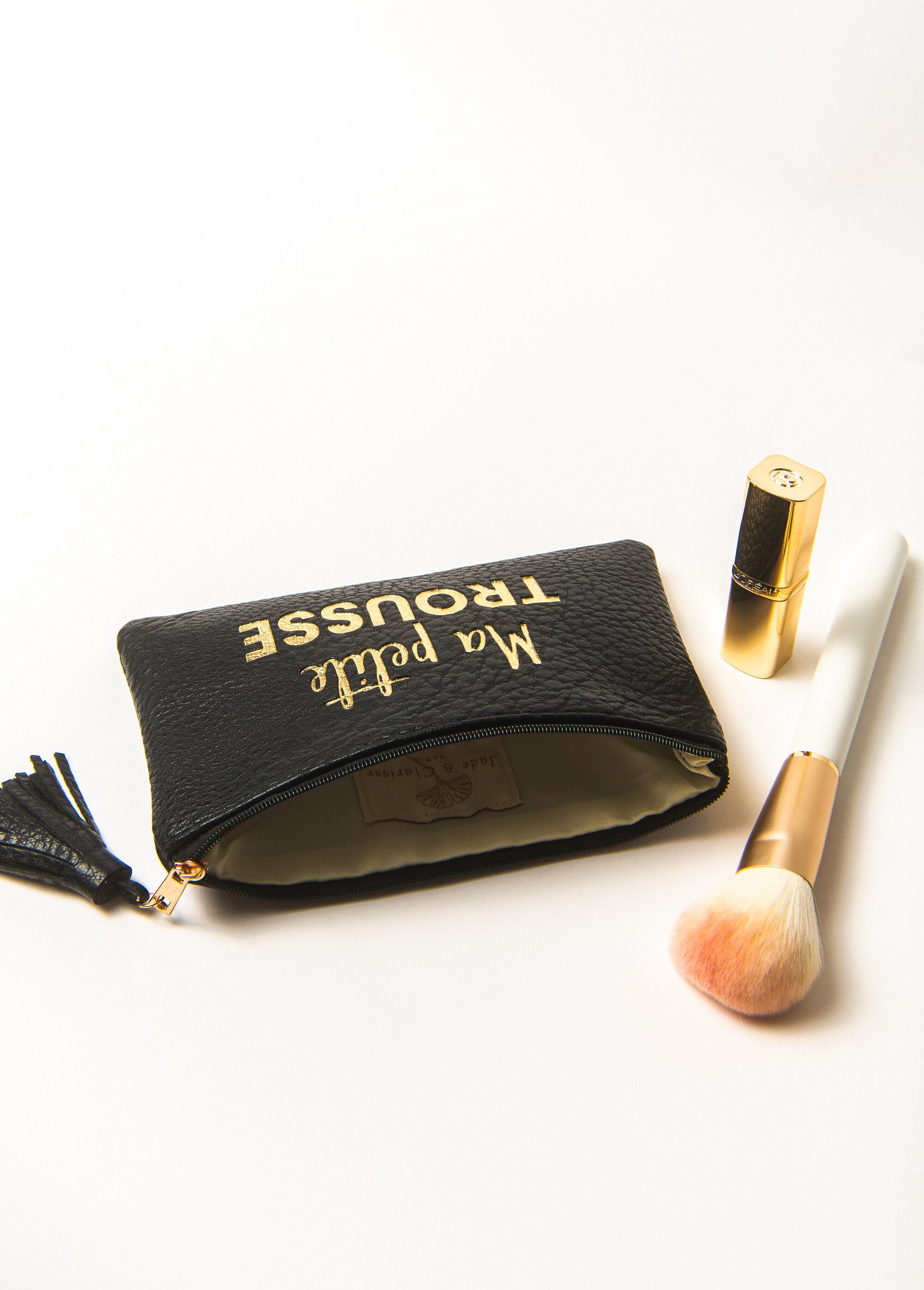 Trousse_effet_cuir_à_pompon_à_message_Noir_DE1_slim