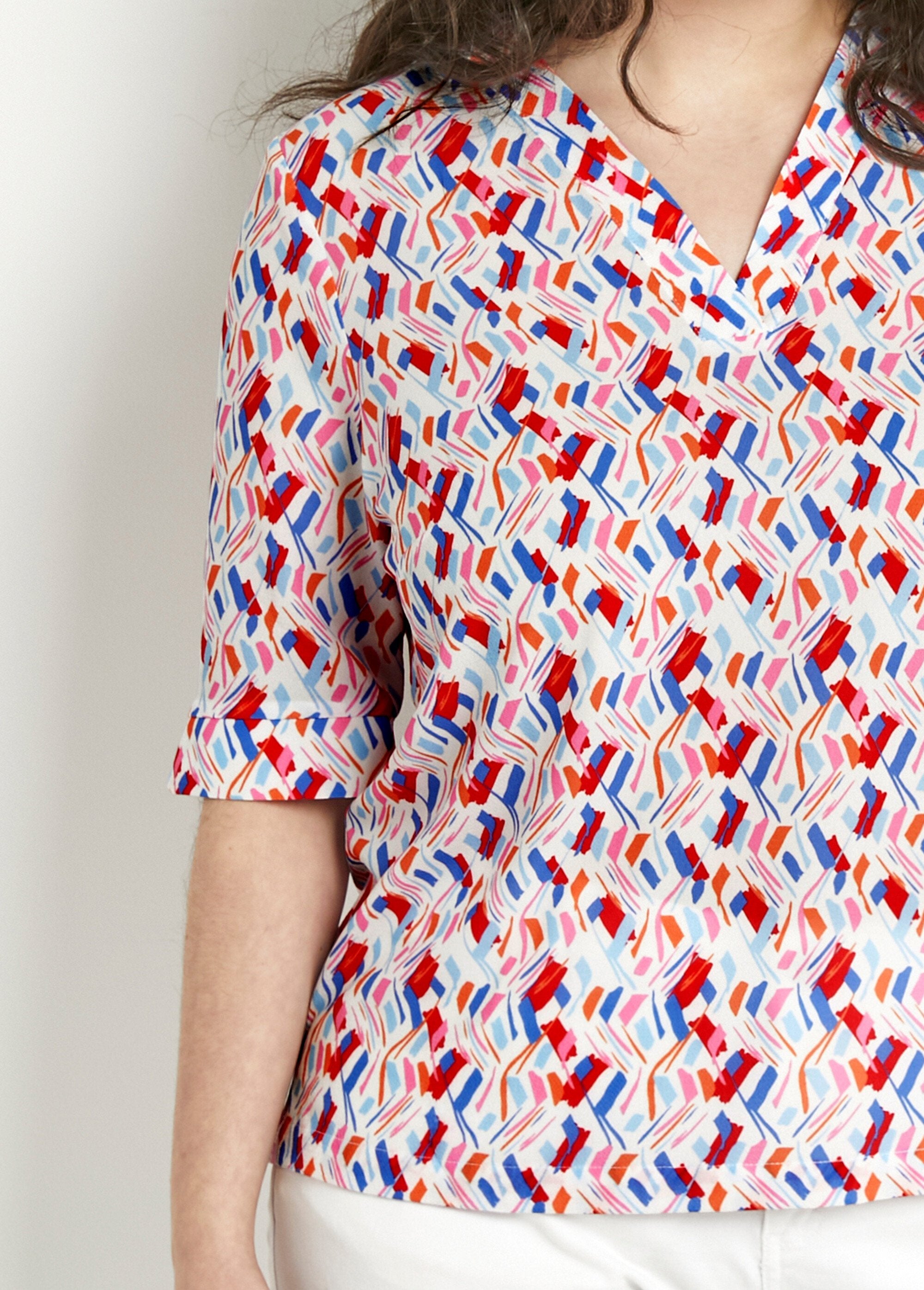 Tunique_col_V_droite_manches_courtes_imprimée_Bleu_et_rose_DE1_curvy