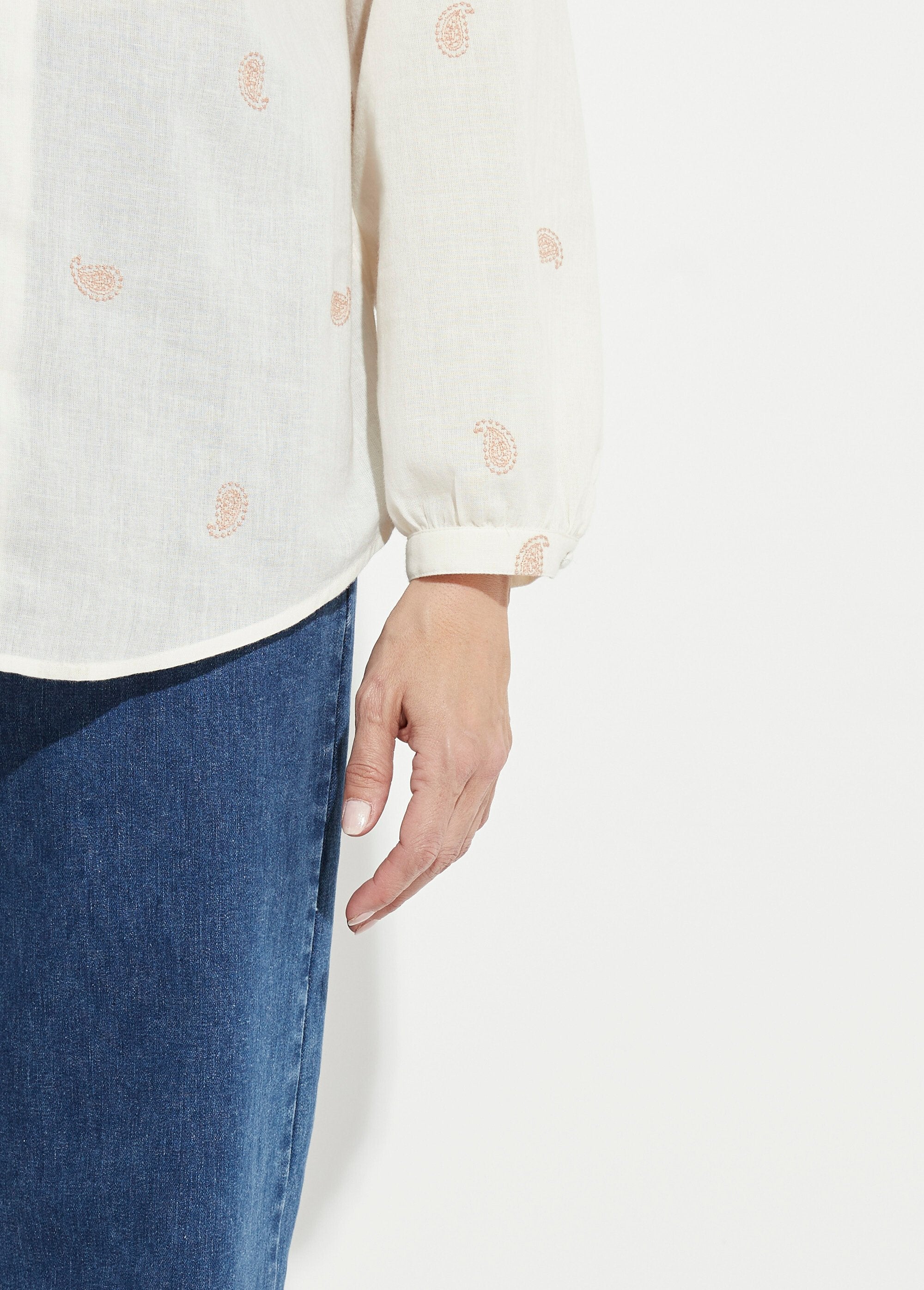 Geborduurde_katoenen_tuniek_van_gaas_met_ruches_aan_de_kraag_Ecru_et_beige_DE4_slim