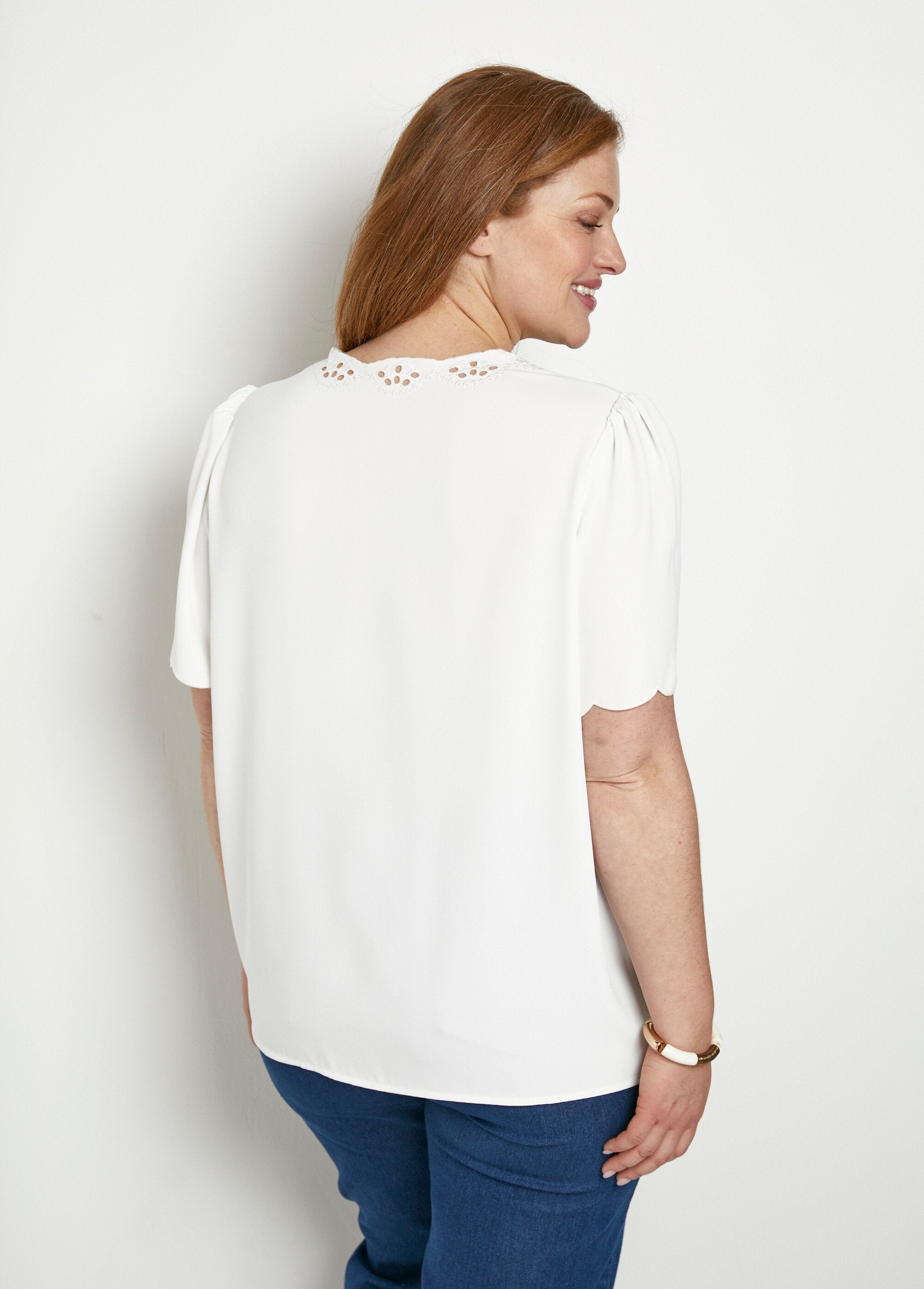 Lange_geborduurde_tuniek_met_effen_korte_mouwen_Ecru_DO1_curvy