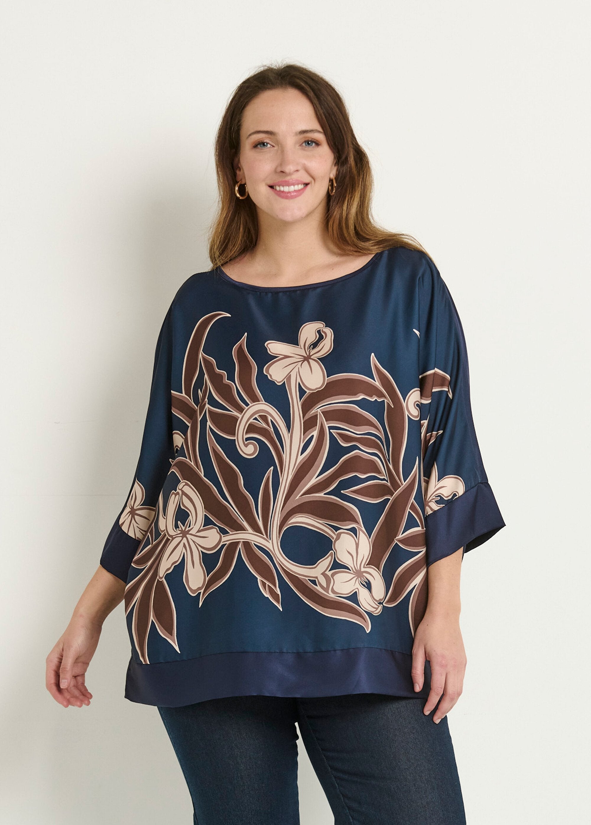 Tunique_satin_motif_floral_manches_kimono_Marine_FA1_curvy