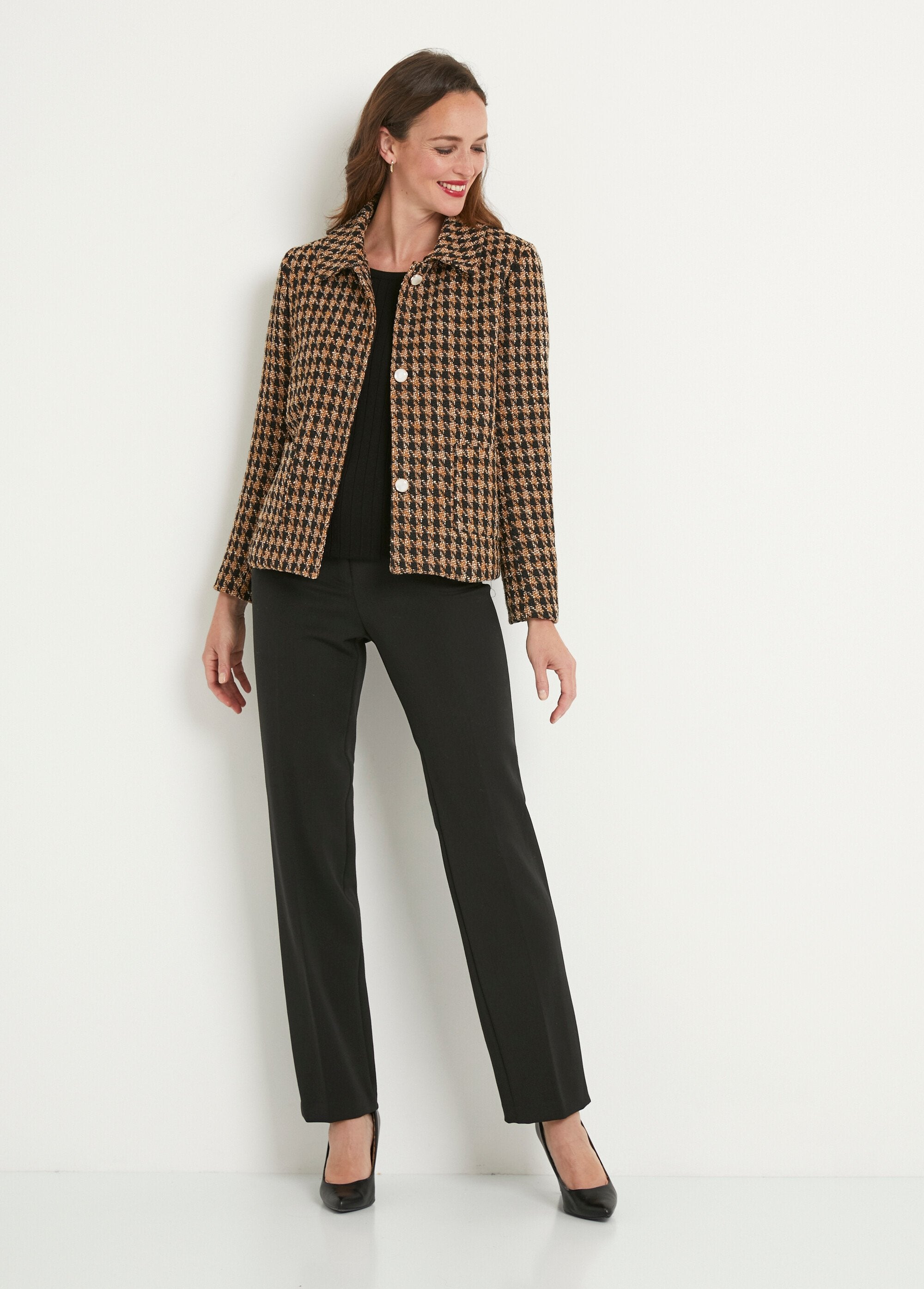 Veste_boutonnée_courte_jacquard_pied_de_coq_Camel_et_noir_SF1_slim