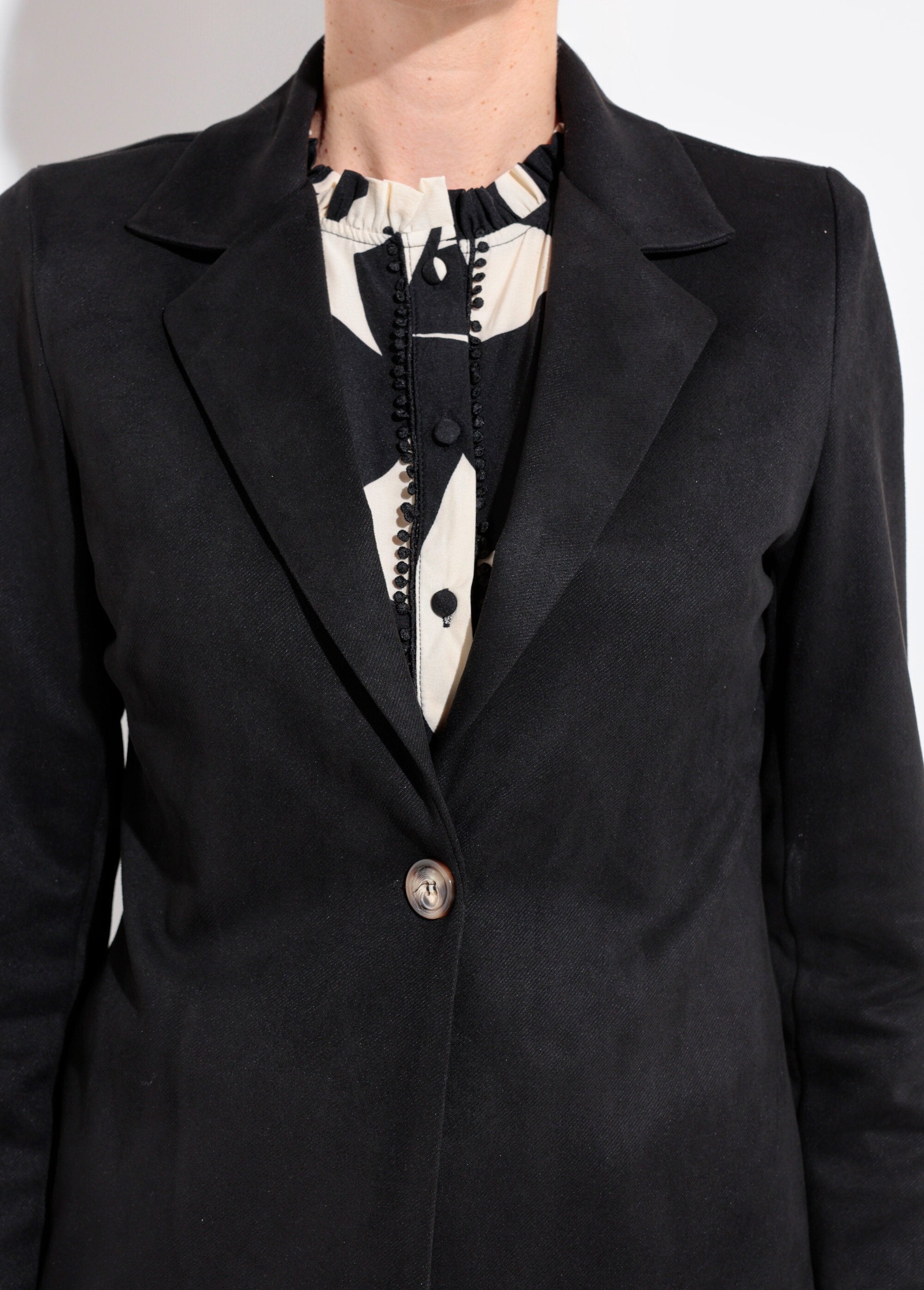 Veste_col_tailleur_1_bouton_twill_souple_Noir_DE1_slim