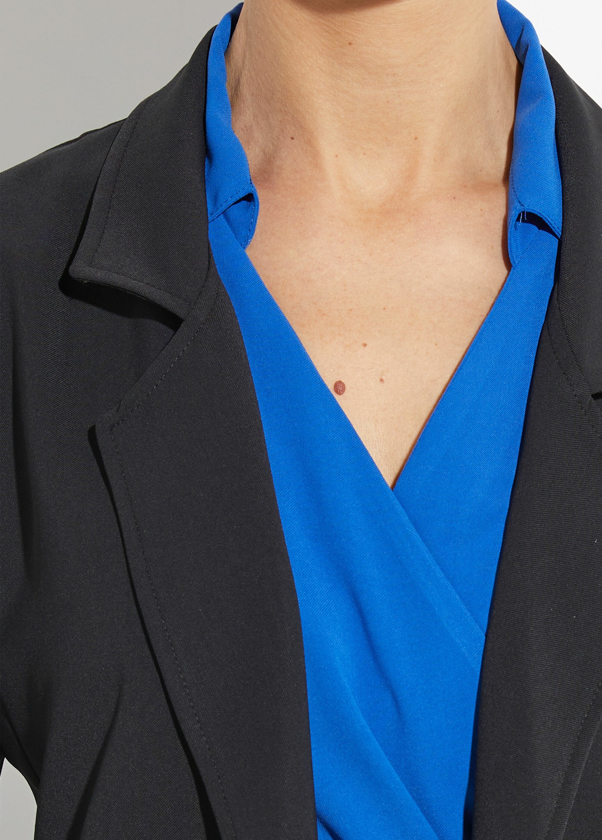 Essentiel_colbert_met_3/4_mouwen_en_kraag_Noir_DE1_slim