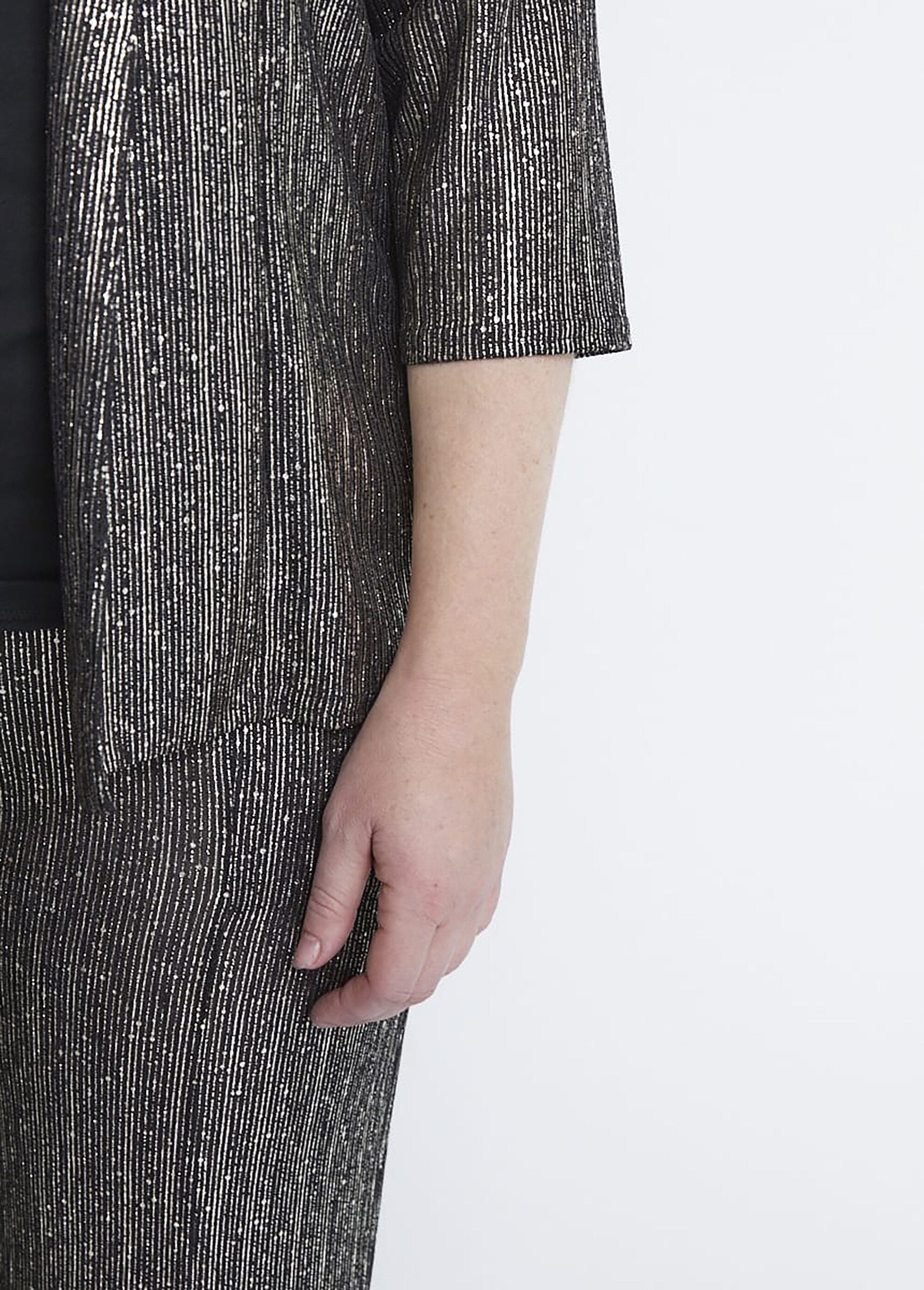 Veste_courte_bord_à_bord_Noir_et_dore_DE2_curvy