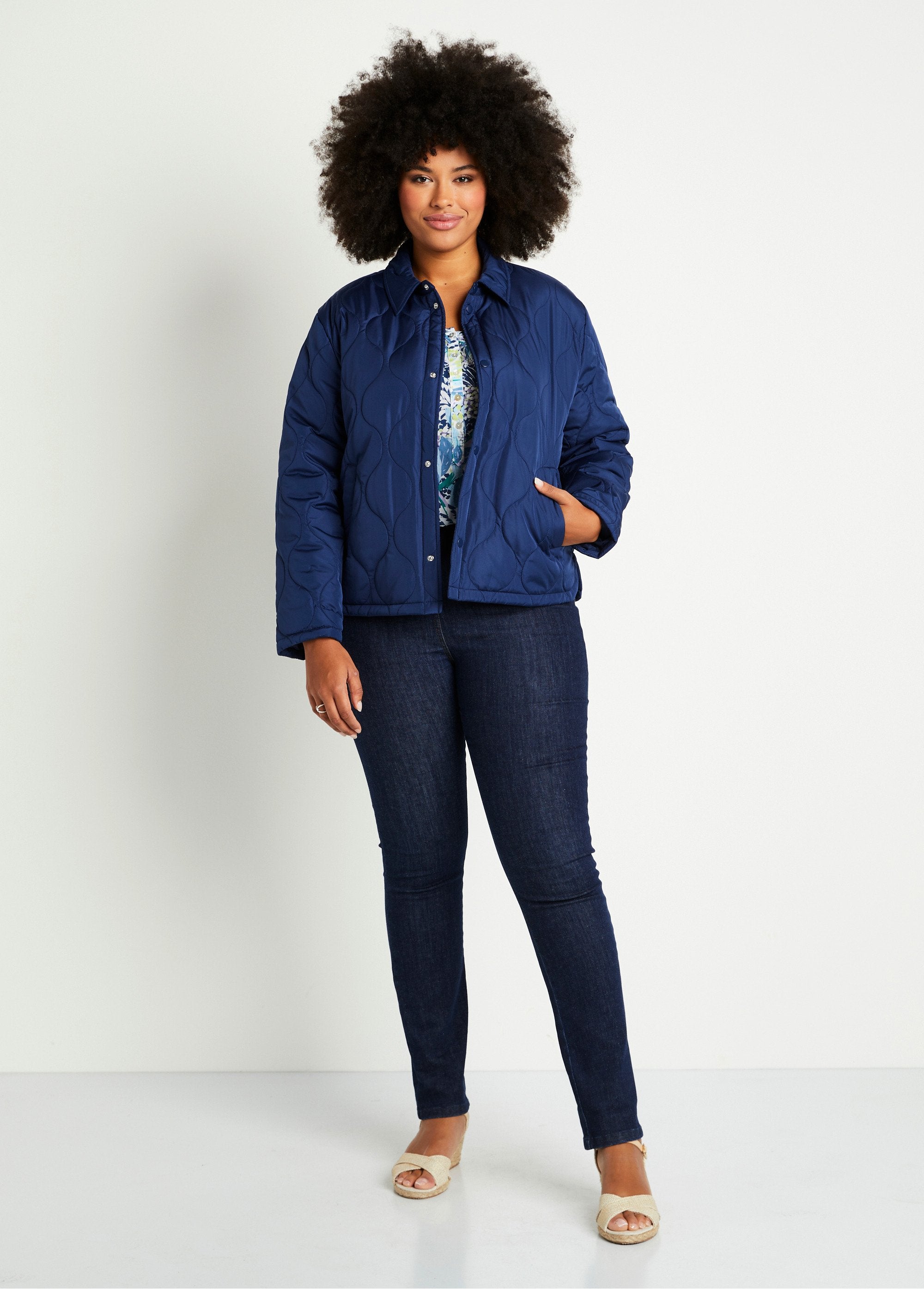 Veste_courte_matelassée_pressionnée_Marine_SF1_curvy