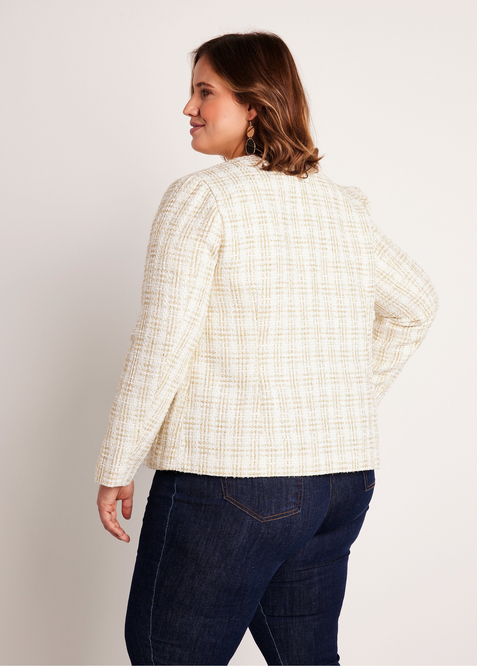 Veste_courte_sans_col_tissu_effet_tweed_Naturel_et_dore_DO1_curvy