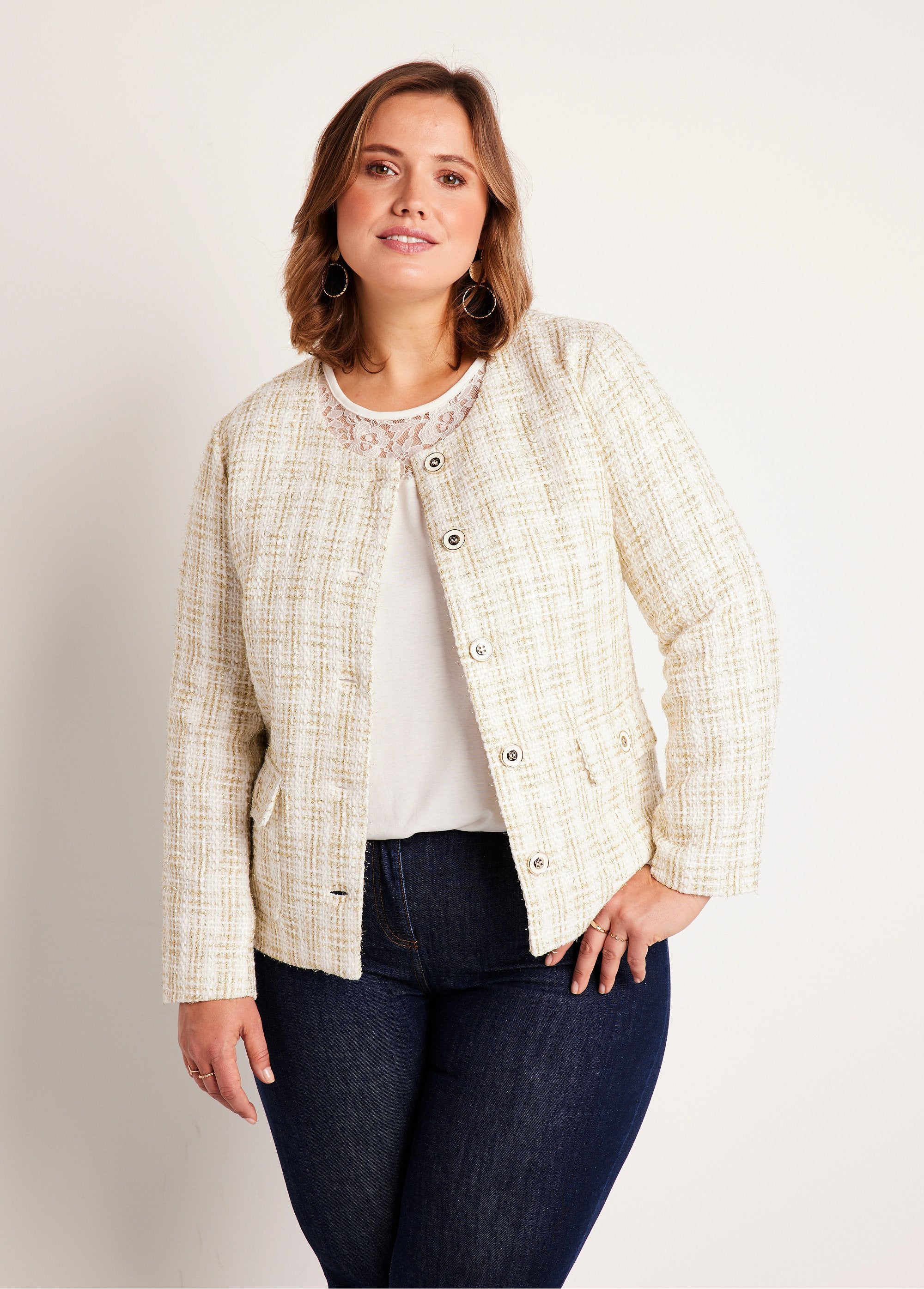 Veste_courte_sans_col_tissu_effet_tweed_Naturel_et_dore_FA1_curvy