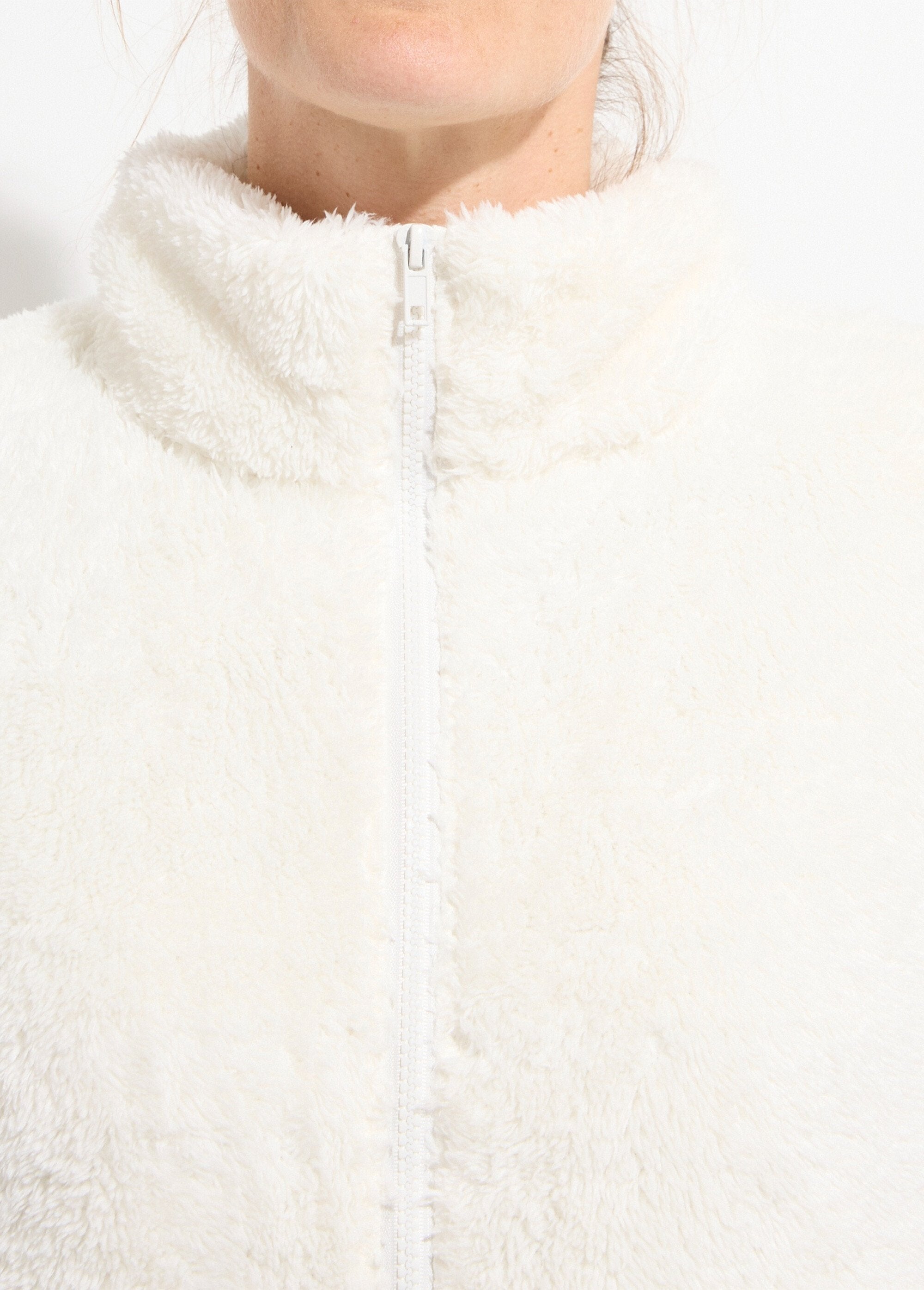 Veste_fausse_fourrure_sans_manches_col_montant_Ecru_DE1_slim