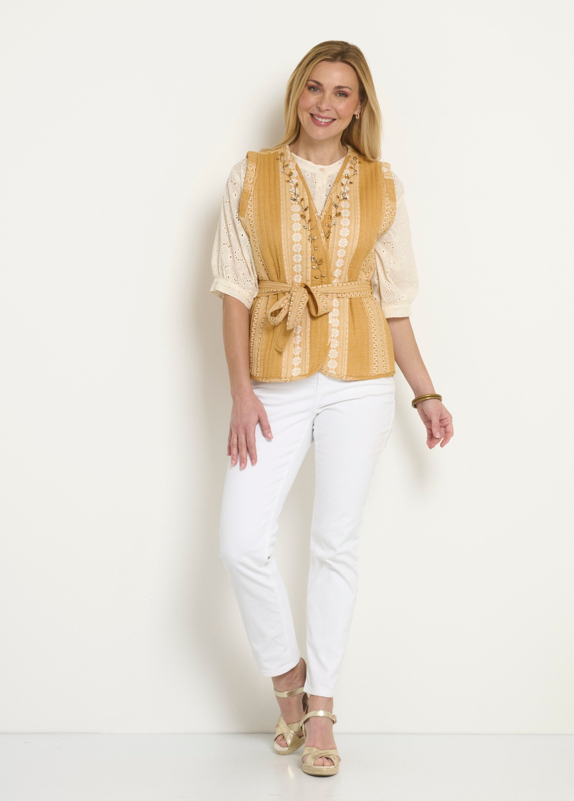 Mouwloos_gewatteerd_jack_met_strass-details_Jaune_SF1_slim