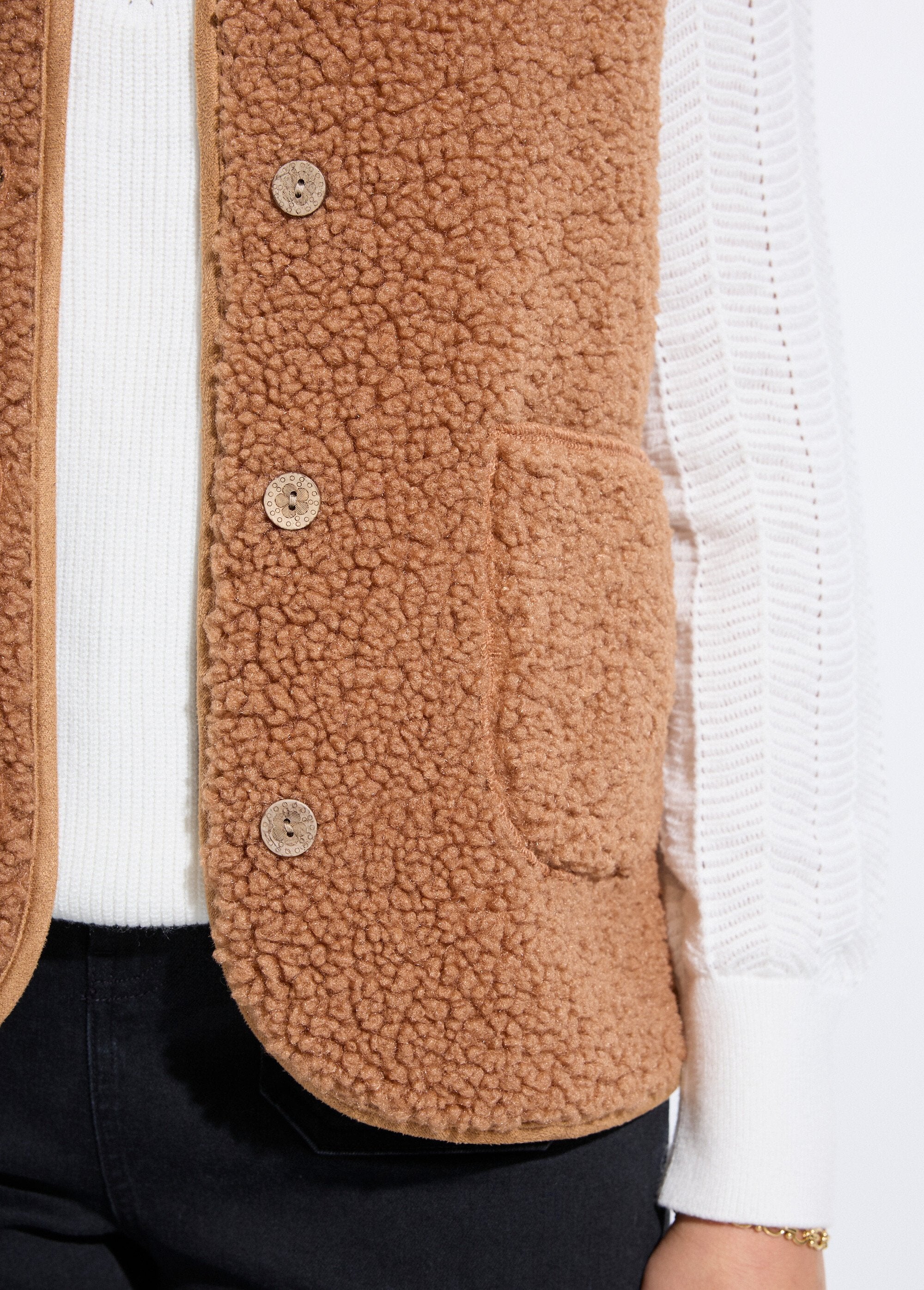 Veste_sans_manches_en_sherpa_intérieur_velouté_Caramel_DE1_slim