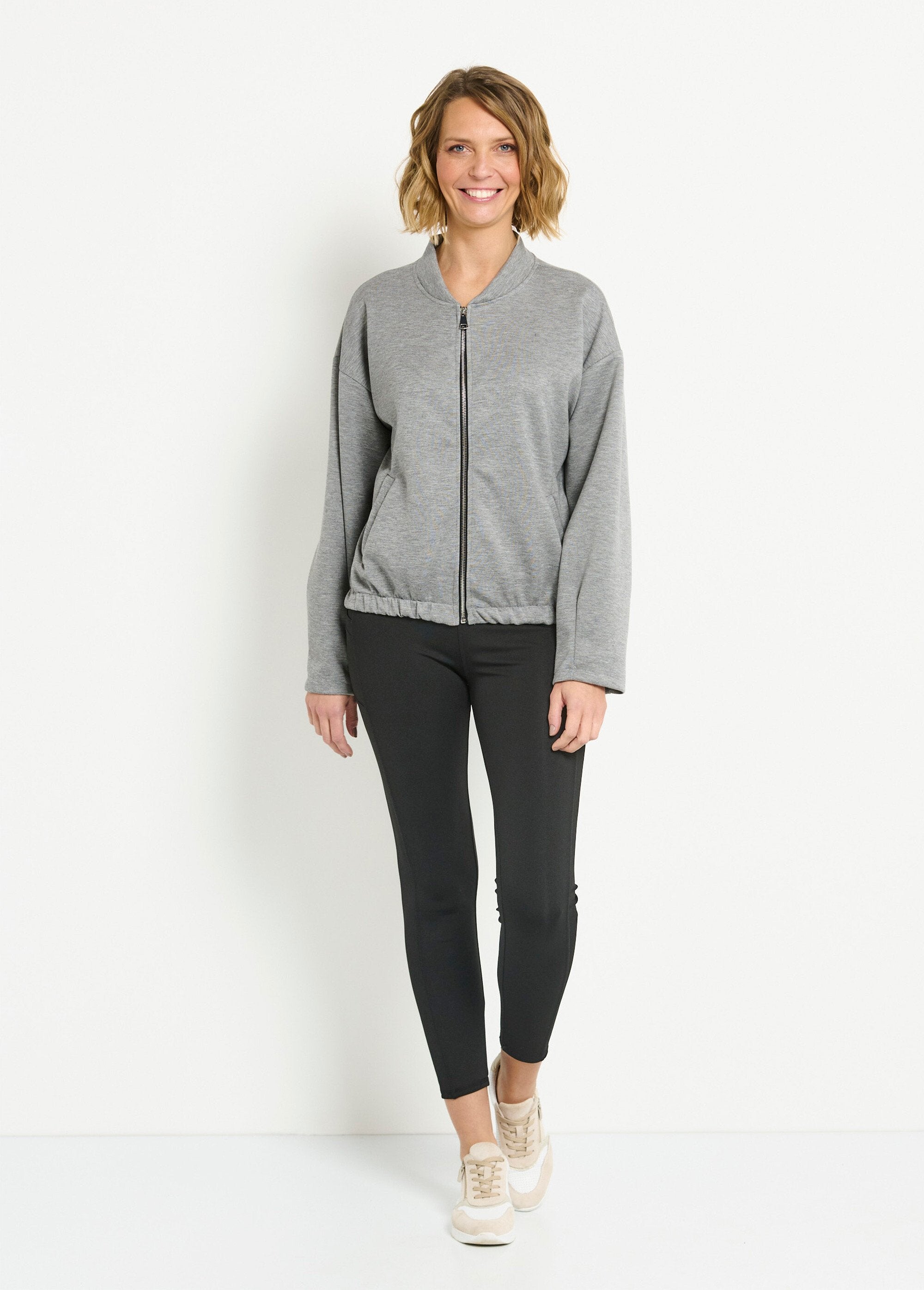 Comfortable_teddy-style_zip-up_jacket_Gray_SF1_slim