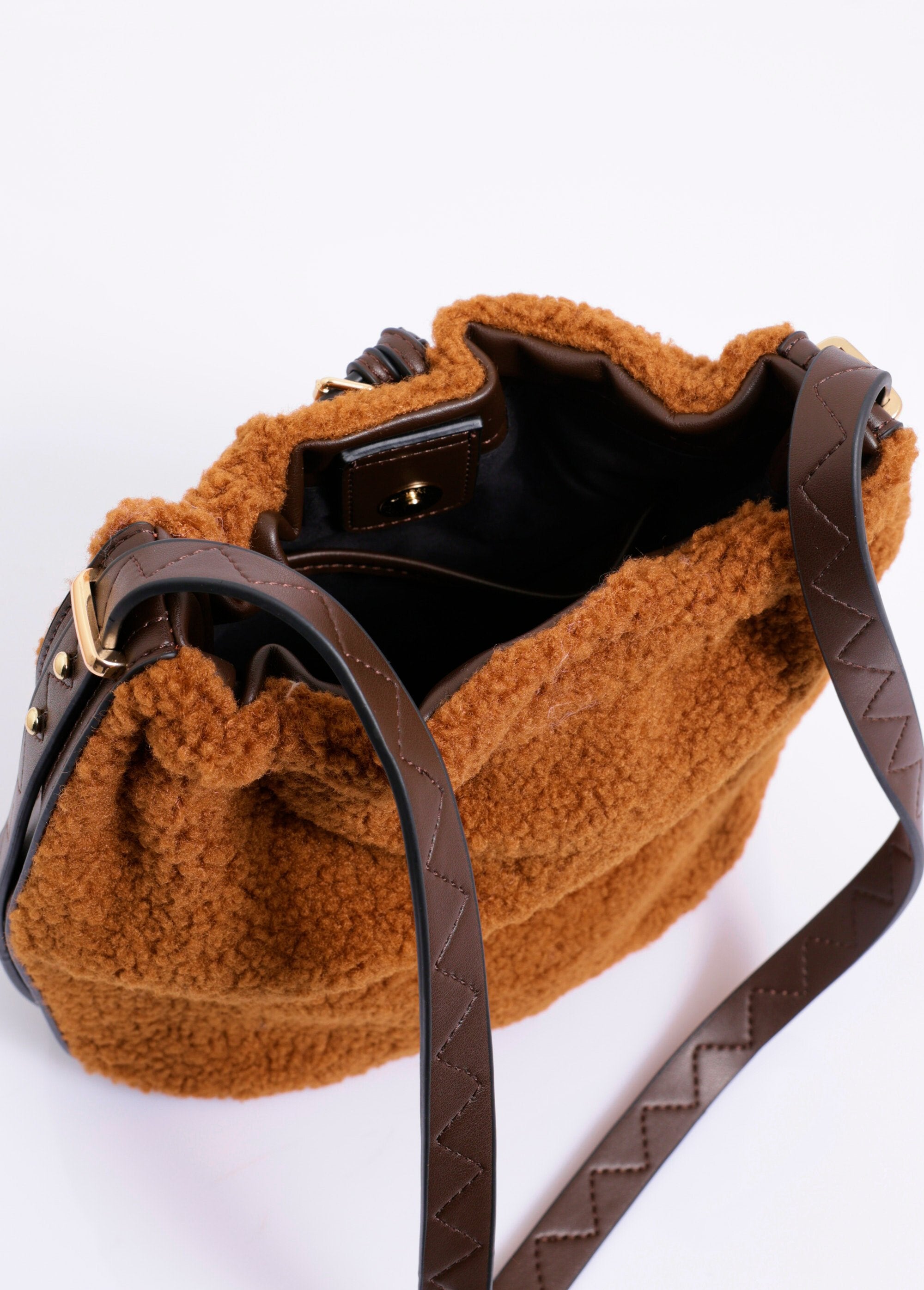 Emmer_tas_van_imitatieleer_Camel_DE2_slim