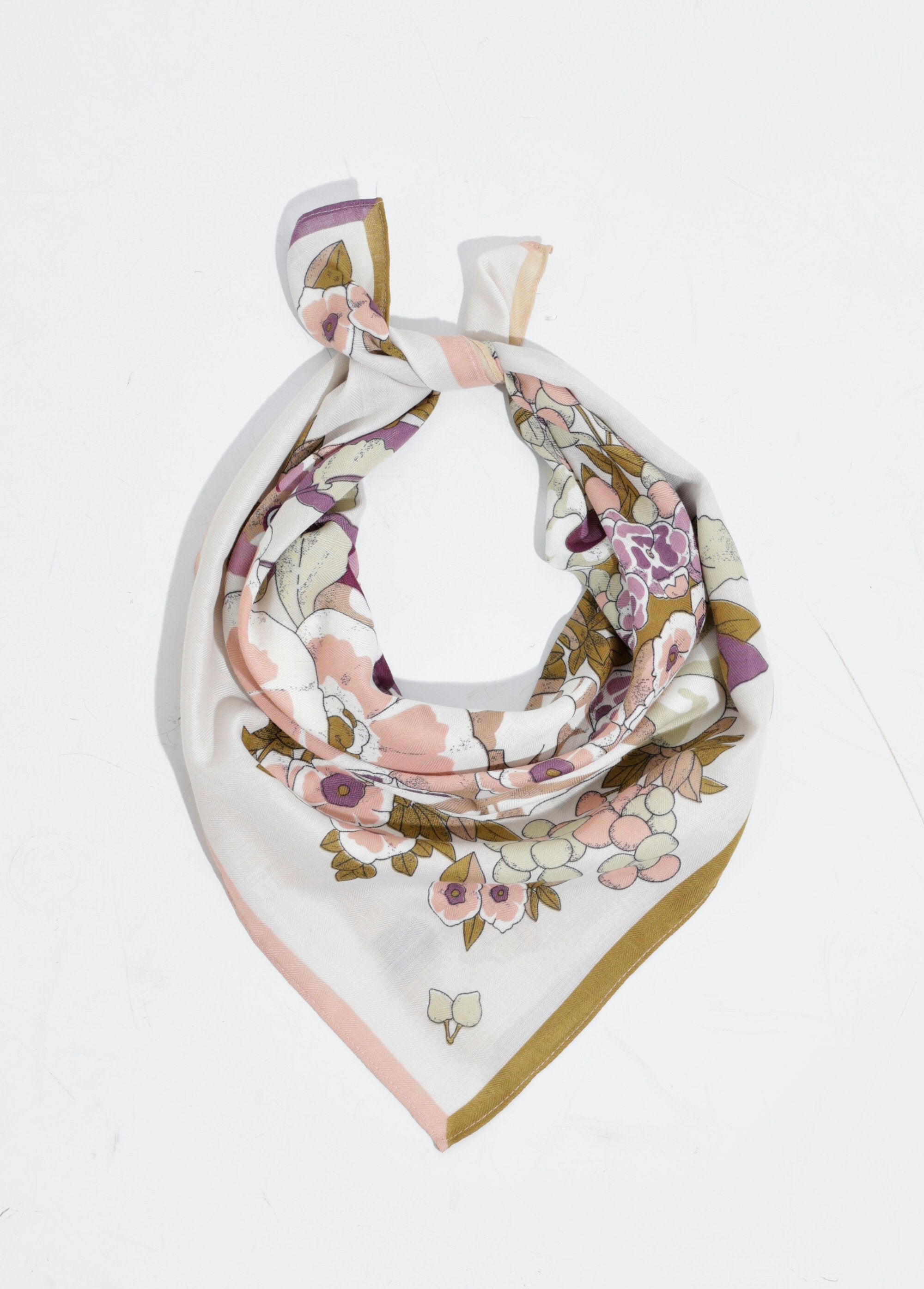 Foulard_carré,_imprimé_fleuri_hortensias_Ecru_et_violet_FA1_slim