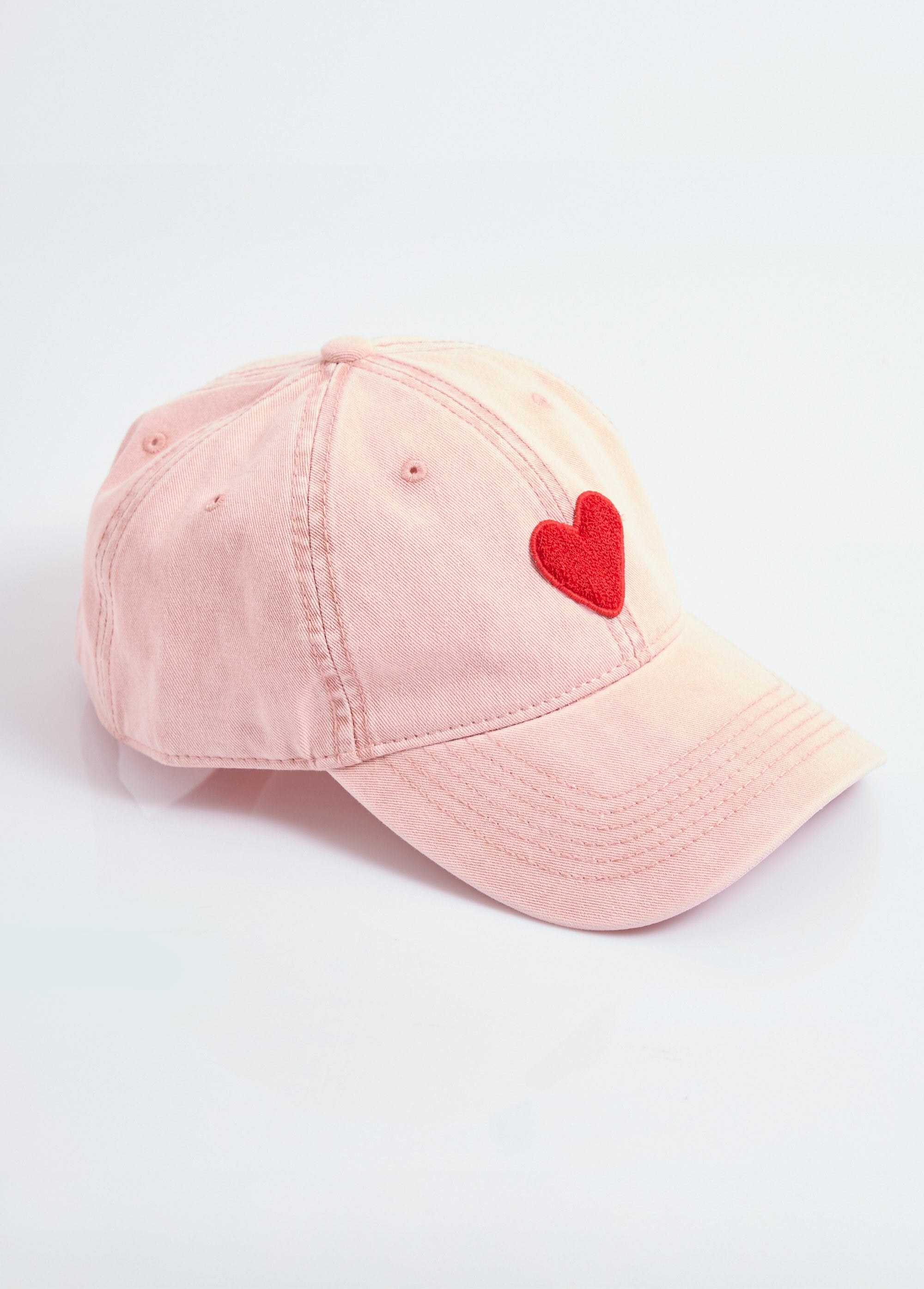 Casquette_fantaisie_avec_broderie_coeur_Rose_FA1_slim