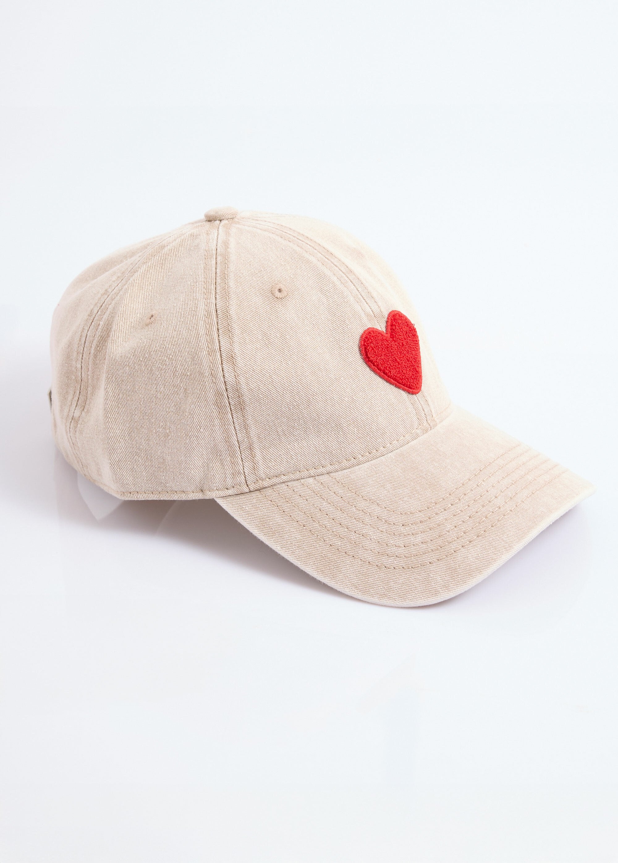 Casquette_fantaisie_avec_broderie_coeur_Beige_FA1_slim