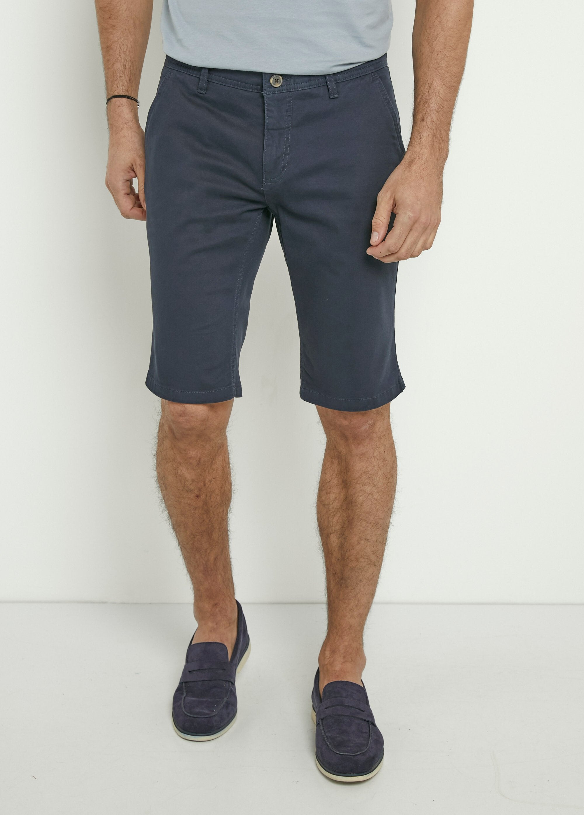 Stretch_cotton_canvas_Bermuda_shorts_Marine_FA1_slim