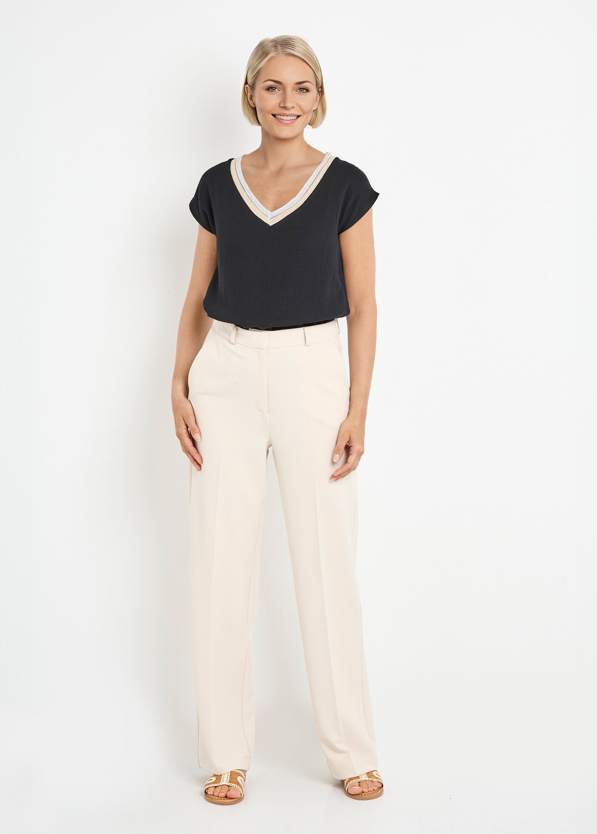 Blouse_gaze_de_coton_avec_galon_col_V_Noir_SF1_slim