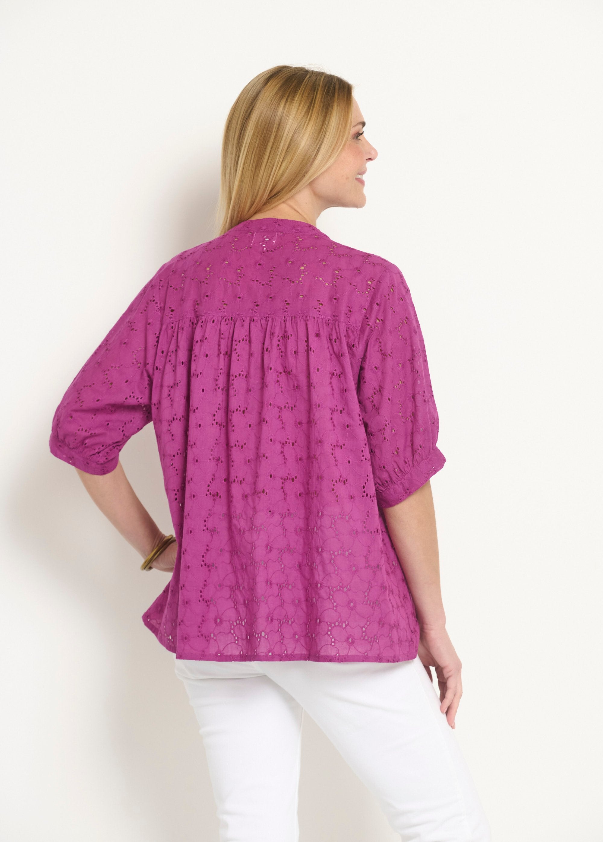 Blouse_manches_courtes_broderie_anglaise_Violine_DO1_slim