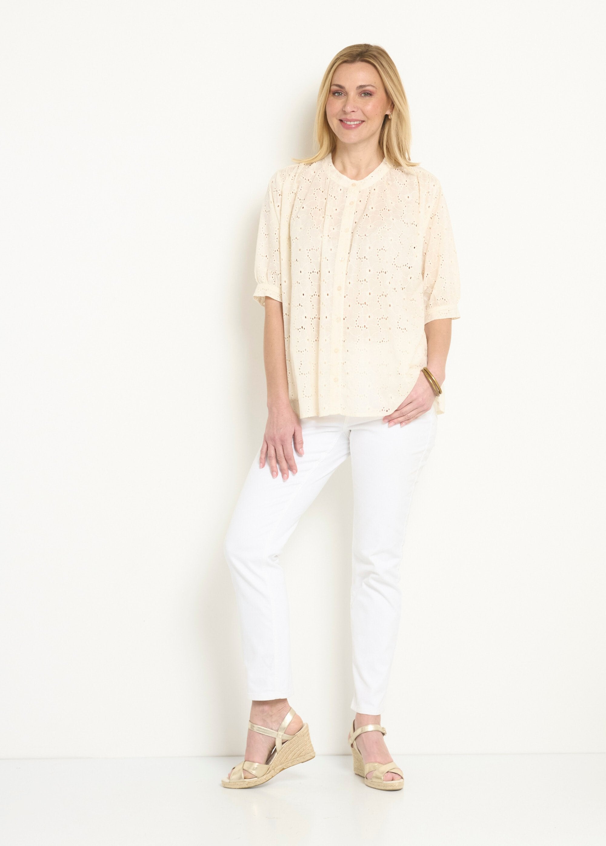 Blouse_manches_courtes_broderie_anglaise_Ecru_SF1_slim