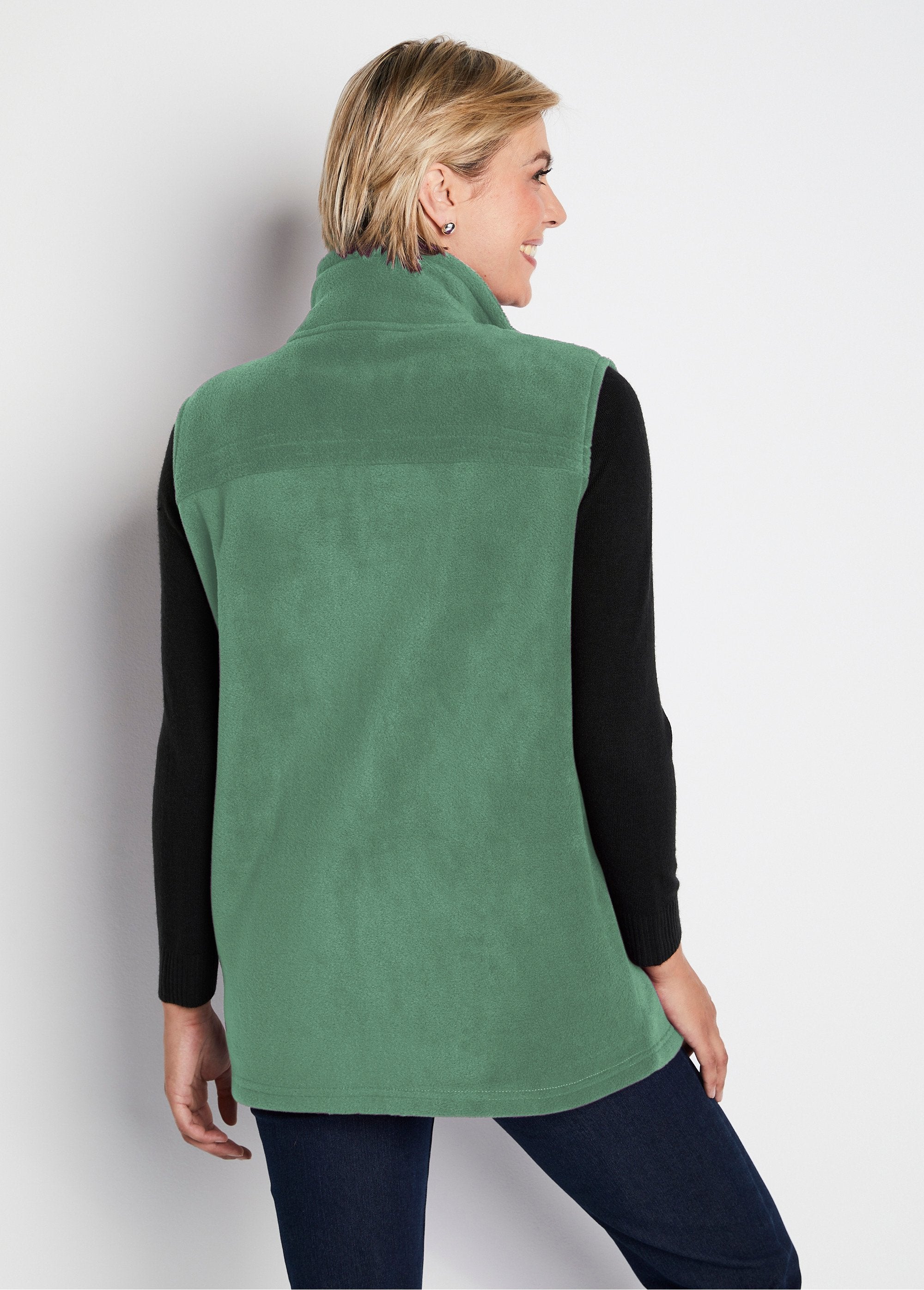 Mouwloos_fleecejack_met_ritssluiting_Amandel_groen_DO1_slim