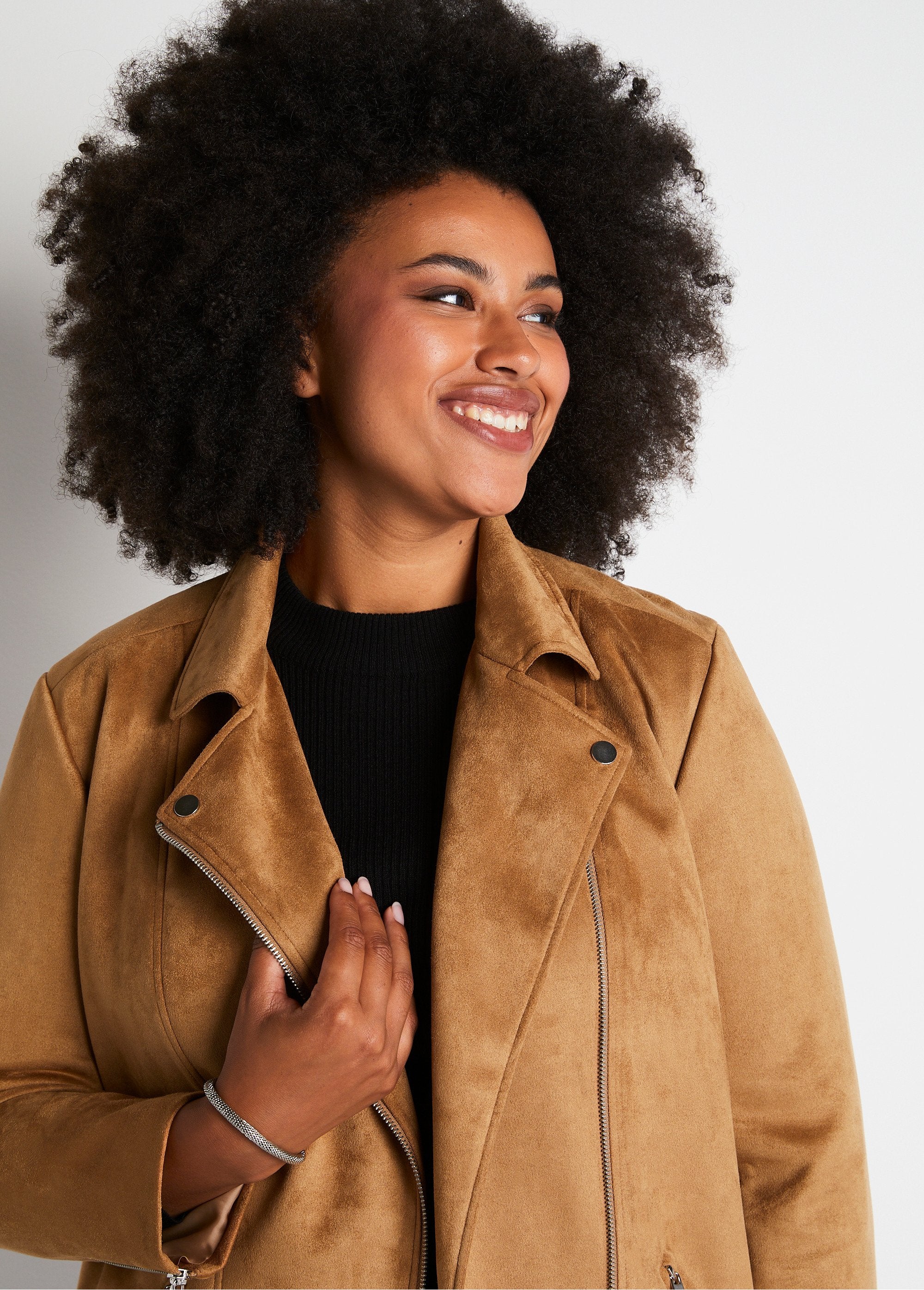 Short_zipped_jacket_in_suede_fabric_camel_DE1_curvy