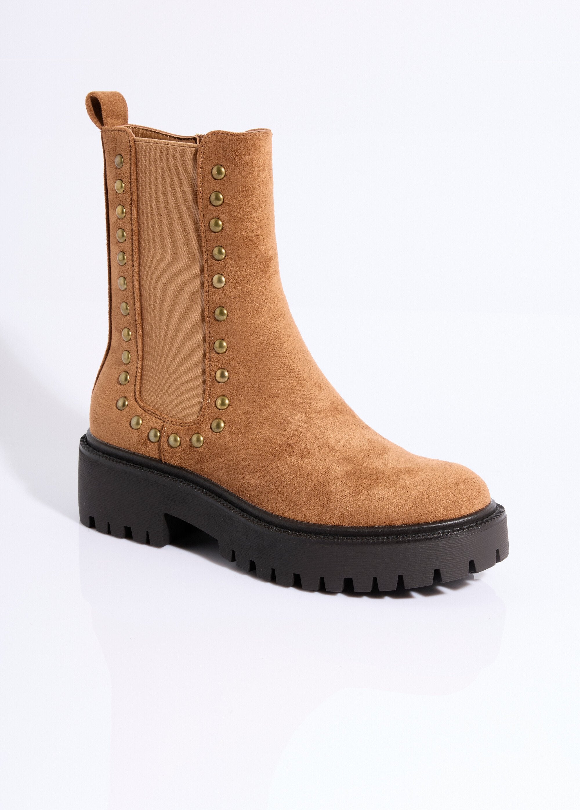 Boots_Chelsea_suédine_avec_clous_métal_Camel_FA1_slim