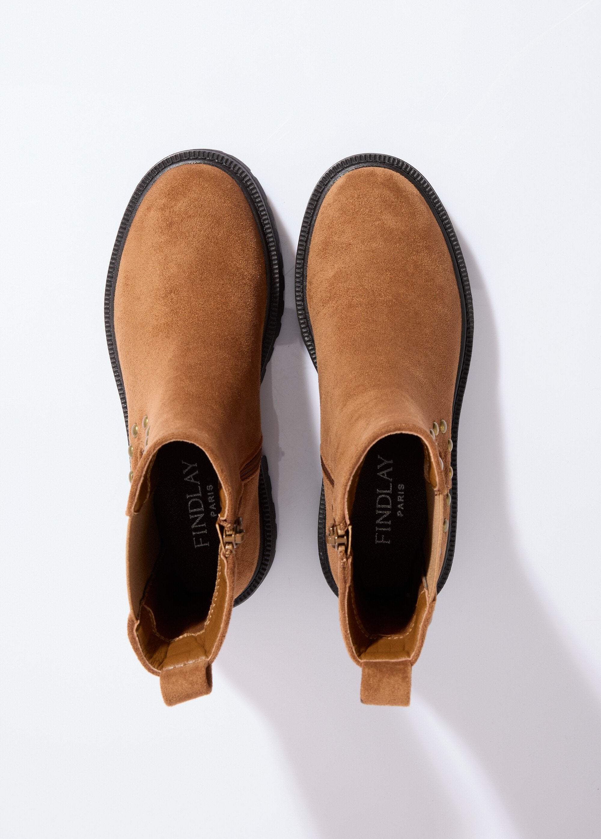 Suedette_Chelsea_laarzen_met_metalen_studs_Camel_OV1_slim