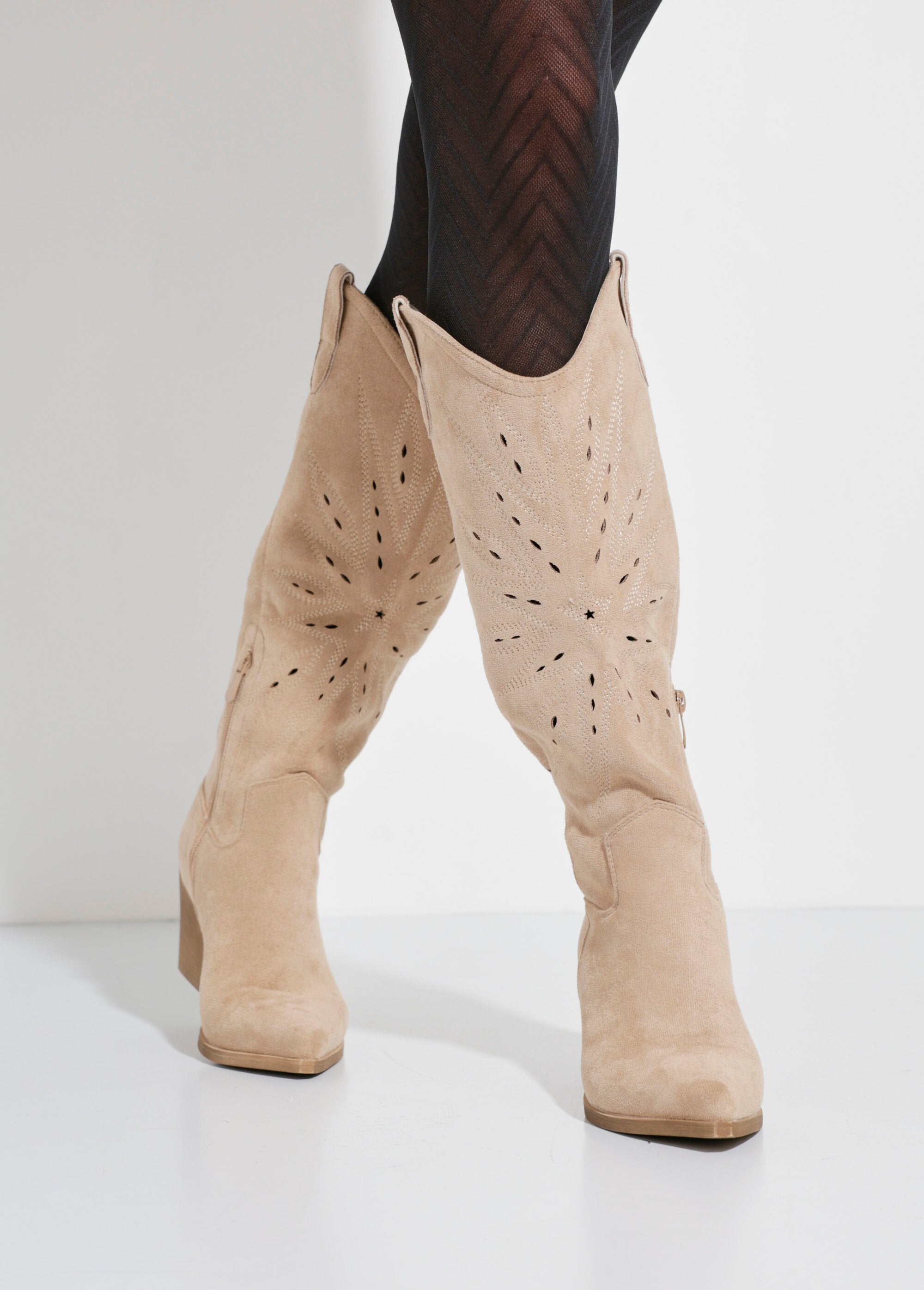 Geborduurde_westernlaarzen_met_afgeschuinde_hak_Beige_SF1_slim
