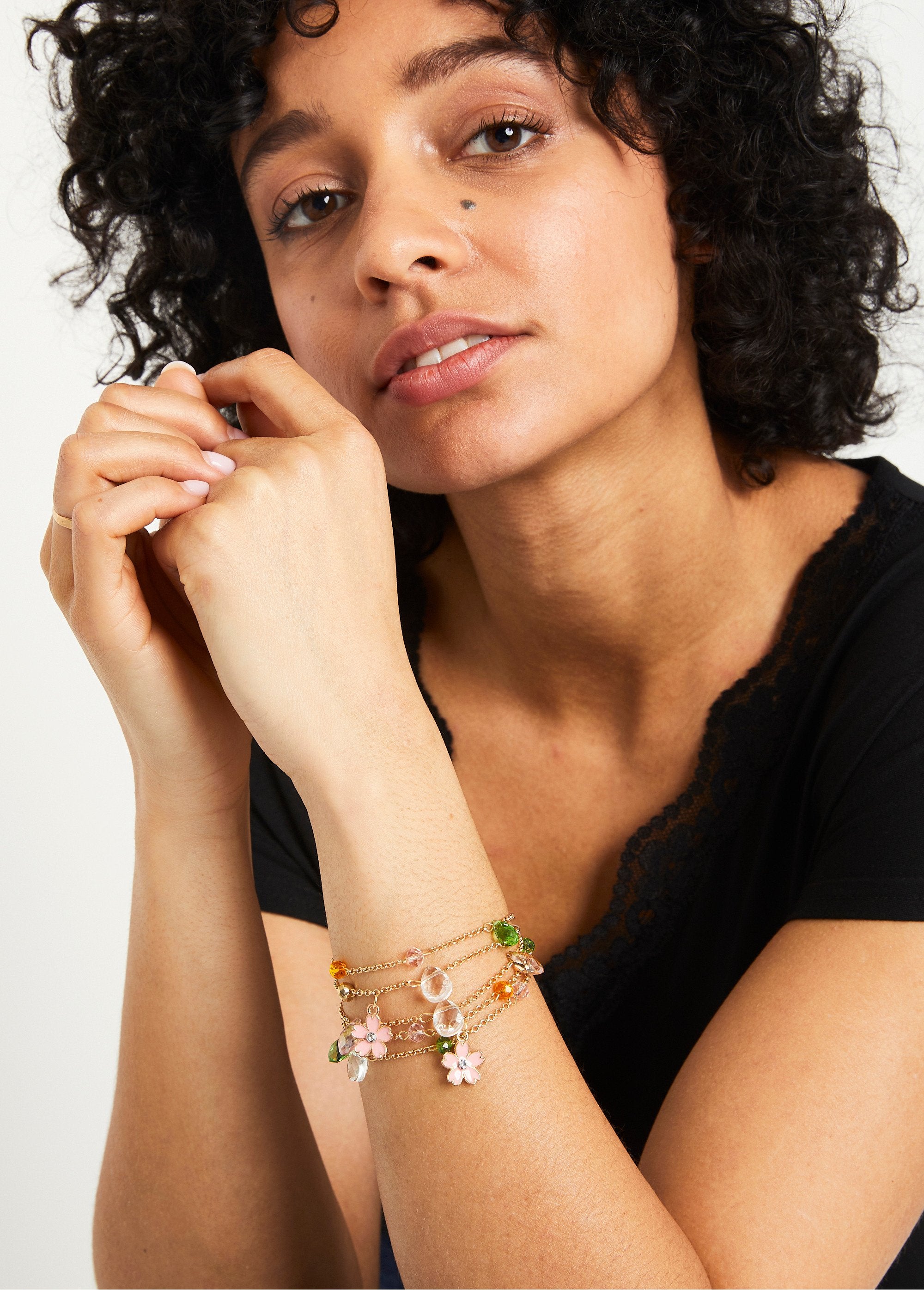 Multicolored_magnetic_multi-chain_bracelet_Golden_FA1_slim
