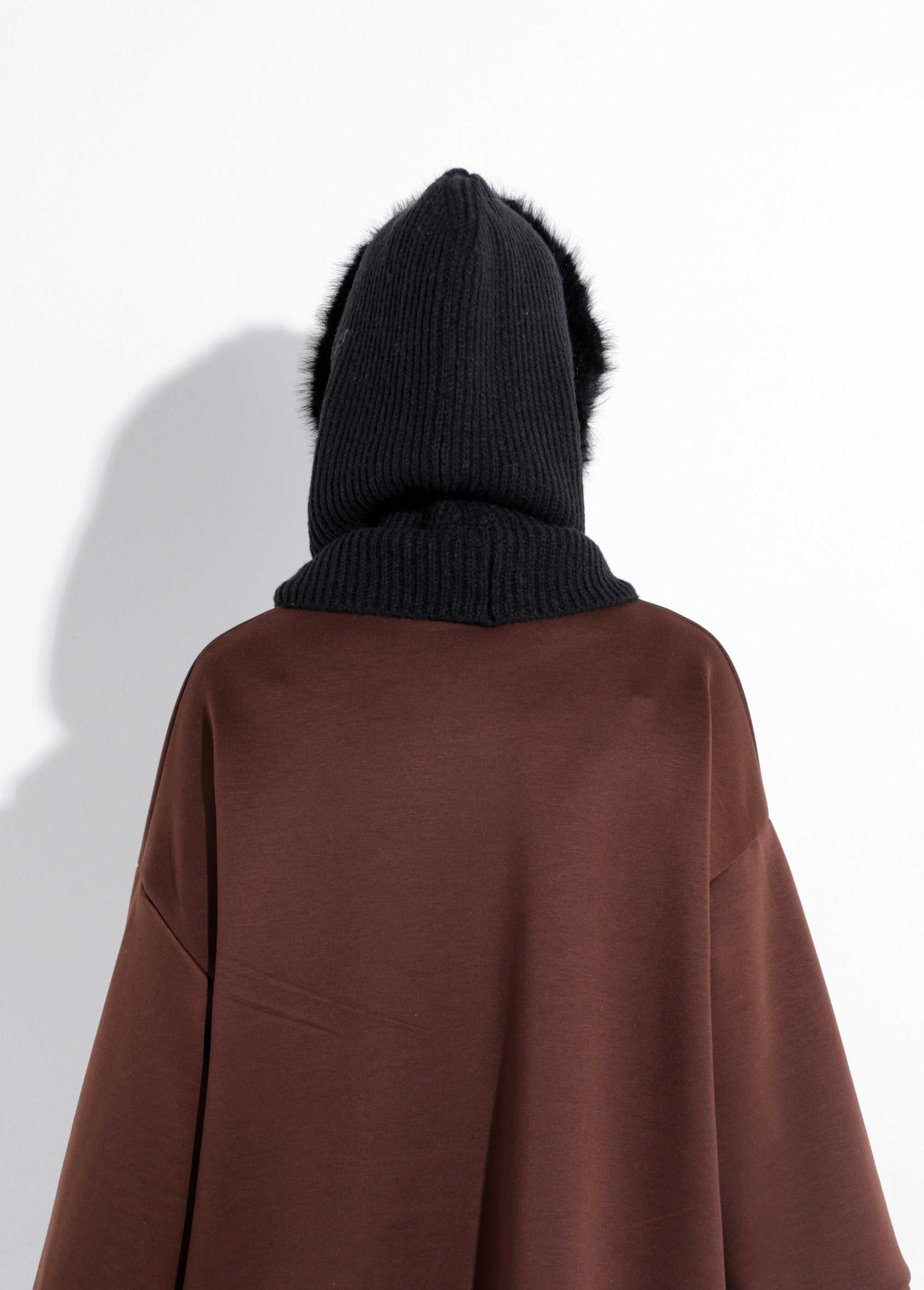 Bivakmuts_van_mesh,_bontrand_Noir_DO1_slim