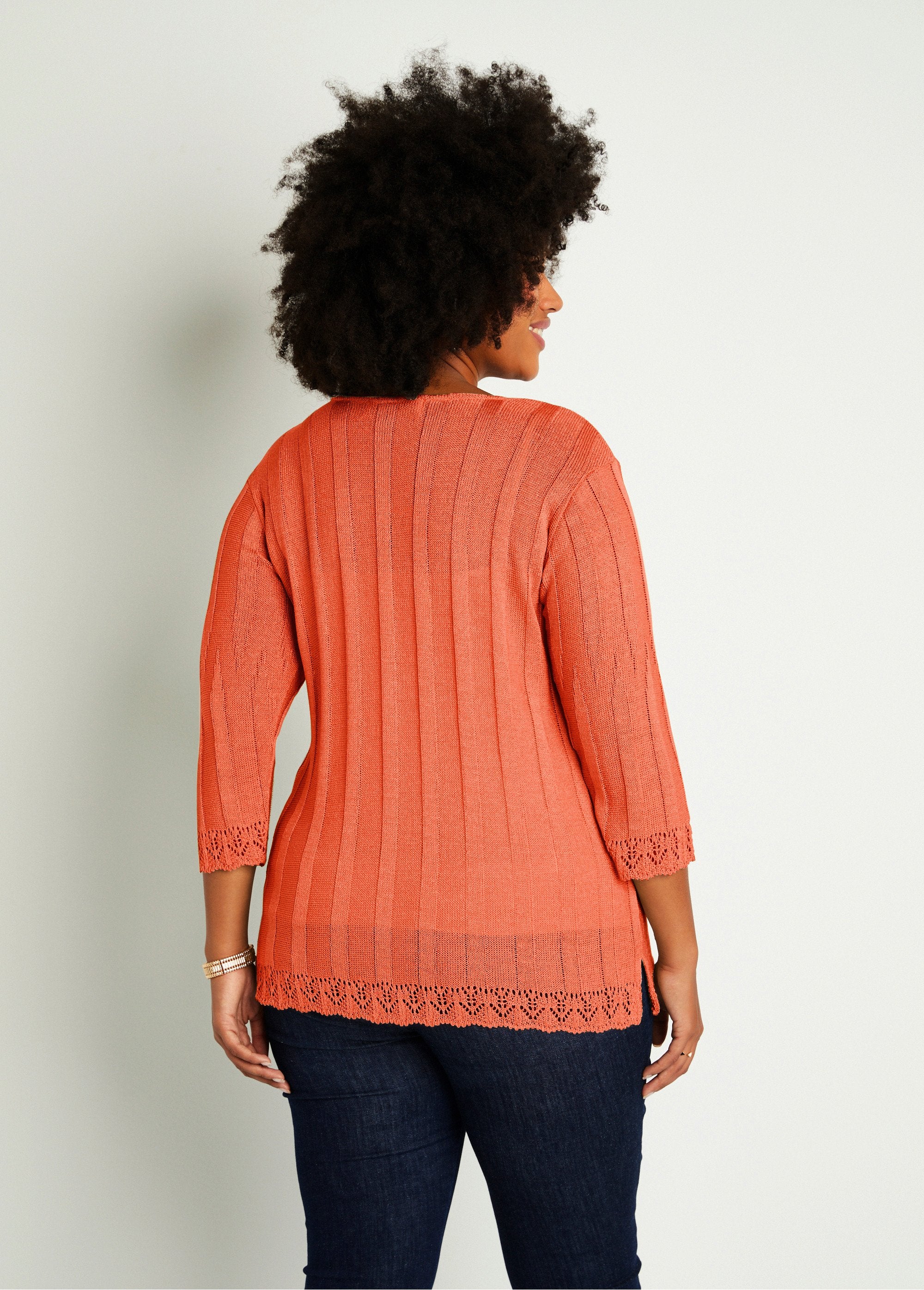 Cardigan_boutonnée_long_ajouré_Corail_DO1_curvy