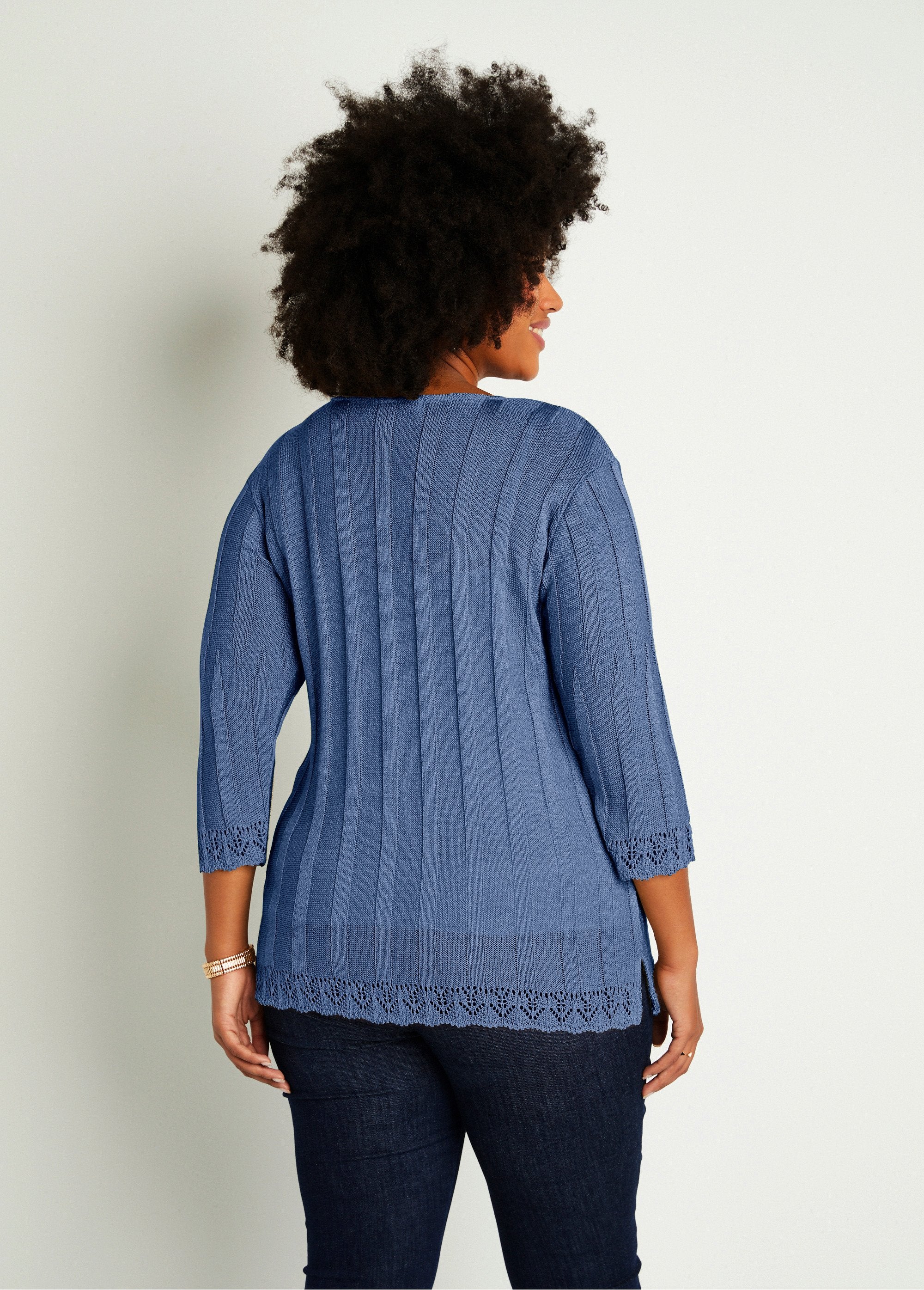 Lang_opengewerkt_vest_met_knopen_BLAUW_DO1_curvy