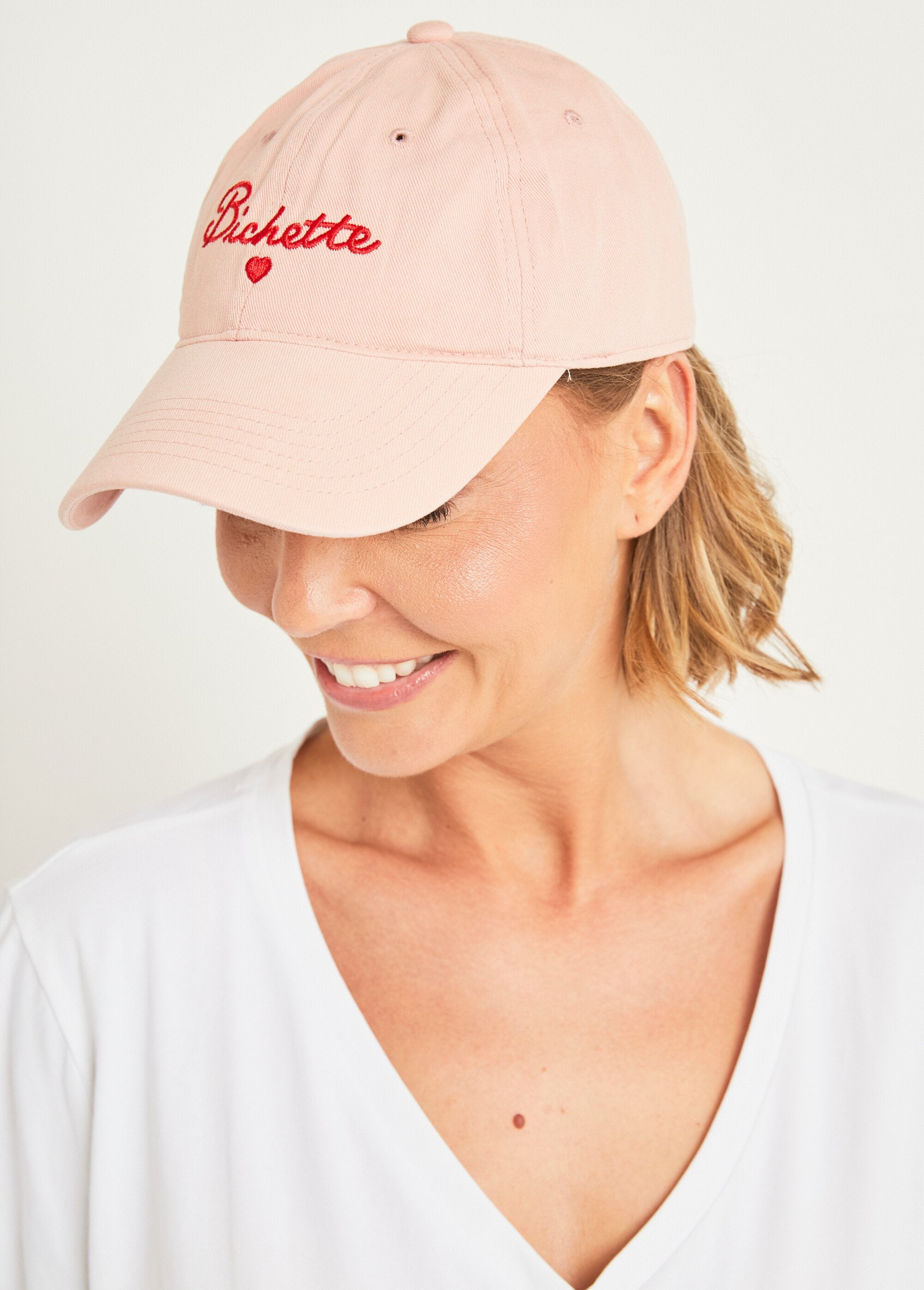 Casquette_avec_broderie_message_Rose_FA2_slim