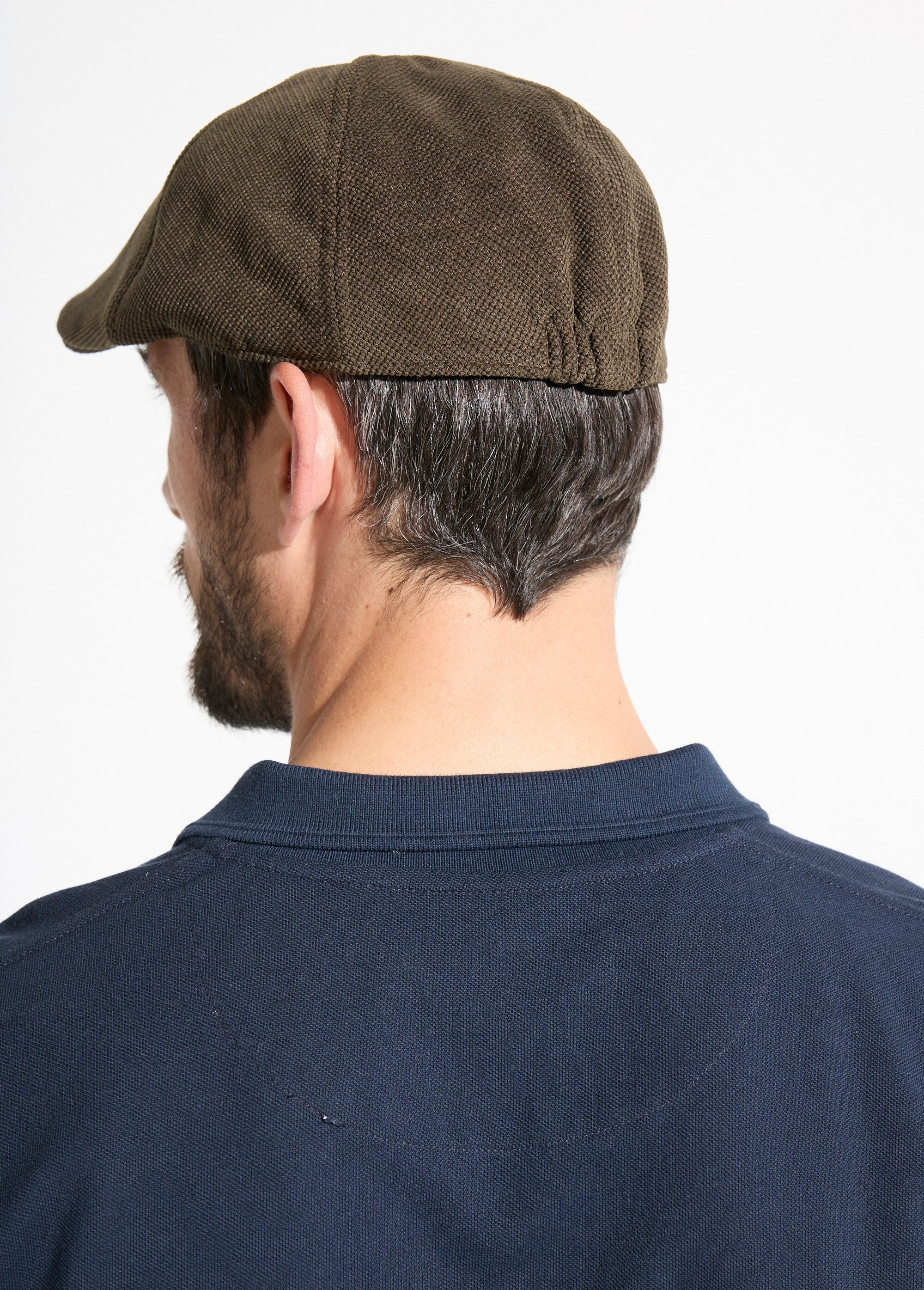 Platte_pet_van_wolachtige_stof_Kaki_DO1_slim