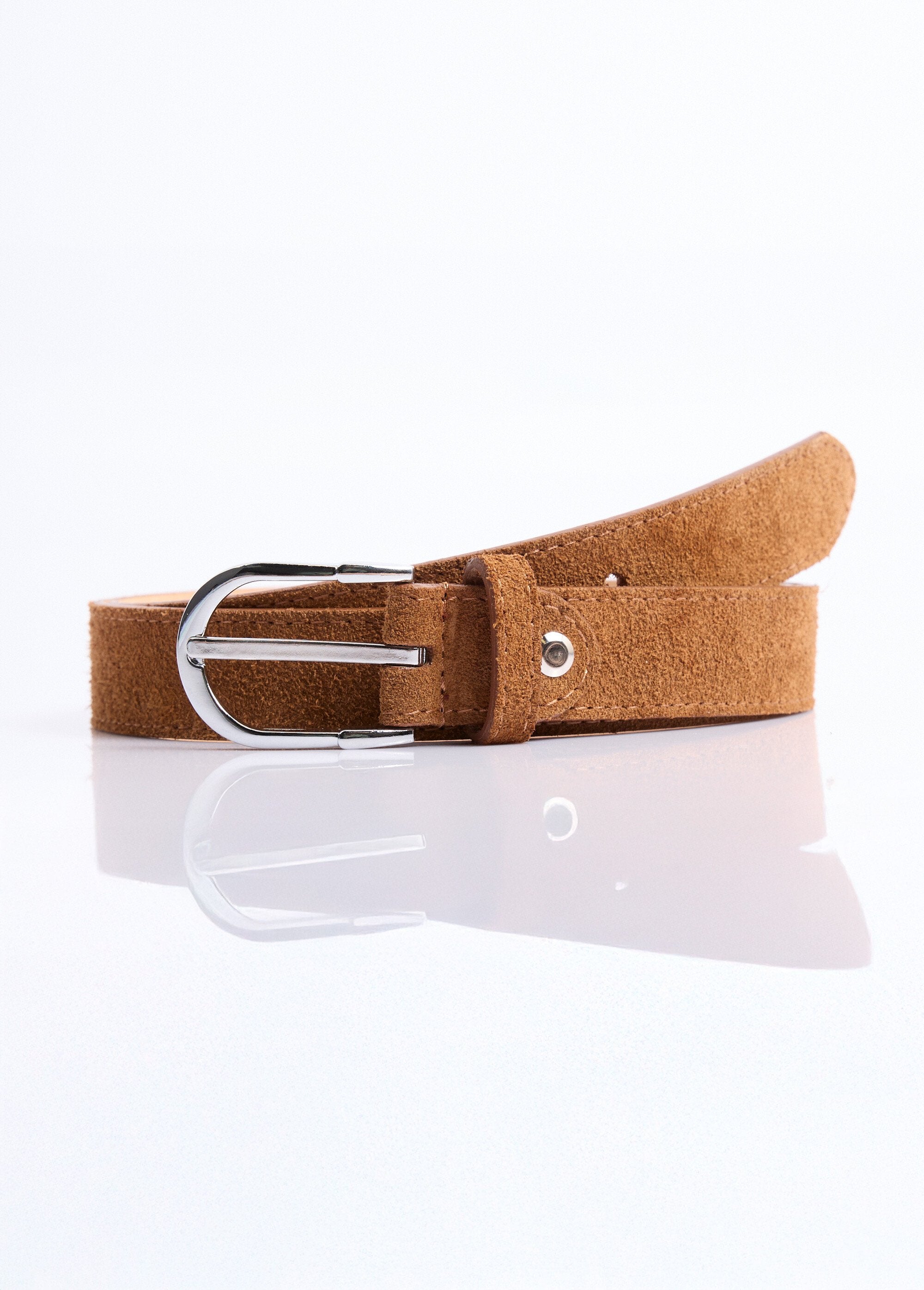 Dunne_suède_leren_riem_met_ronde_gesp_Camel_FA1_slim