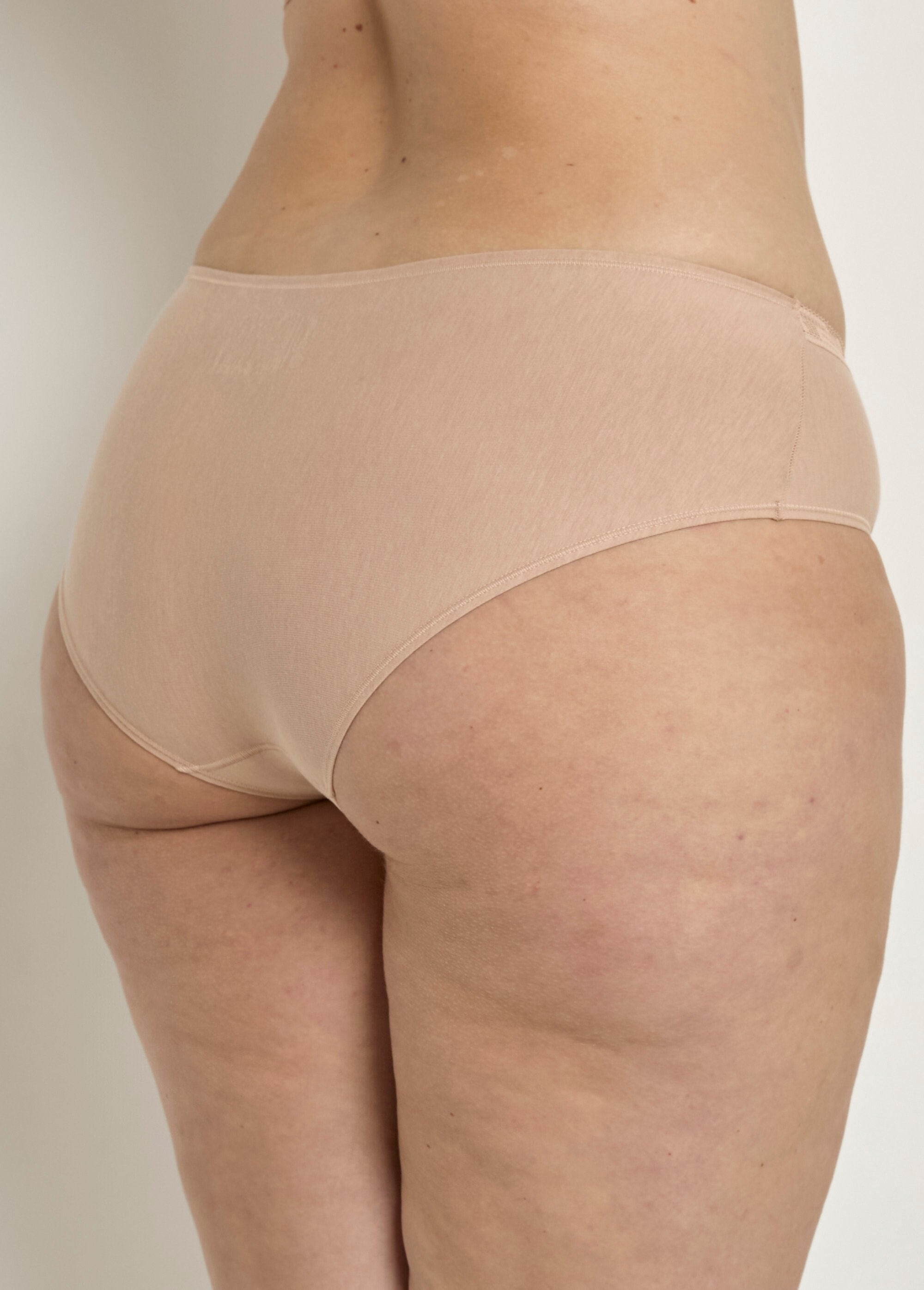 ®_Chantelle_-_"EasyFeel"_tweede_huid_effect_shorts_Nude_DO1_curvy