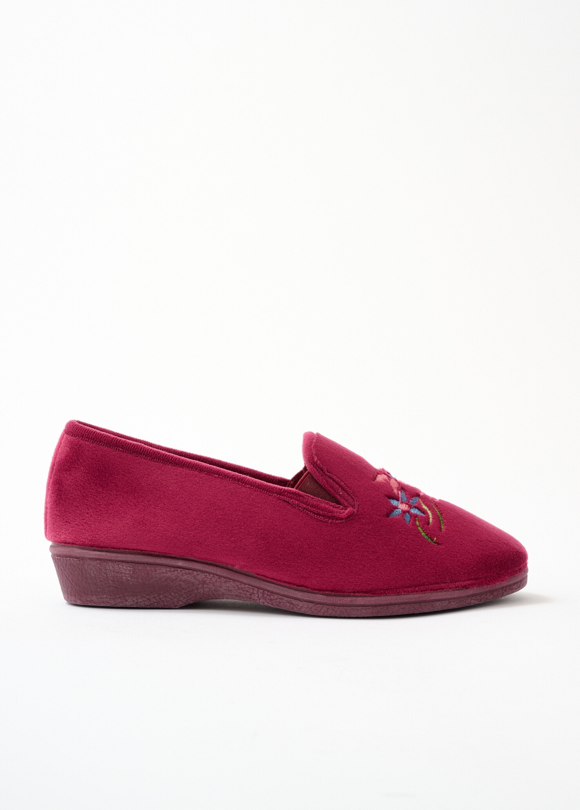 Comfortabele_geborduurde_pantoffel_Bordeaux_DR1_slim