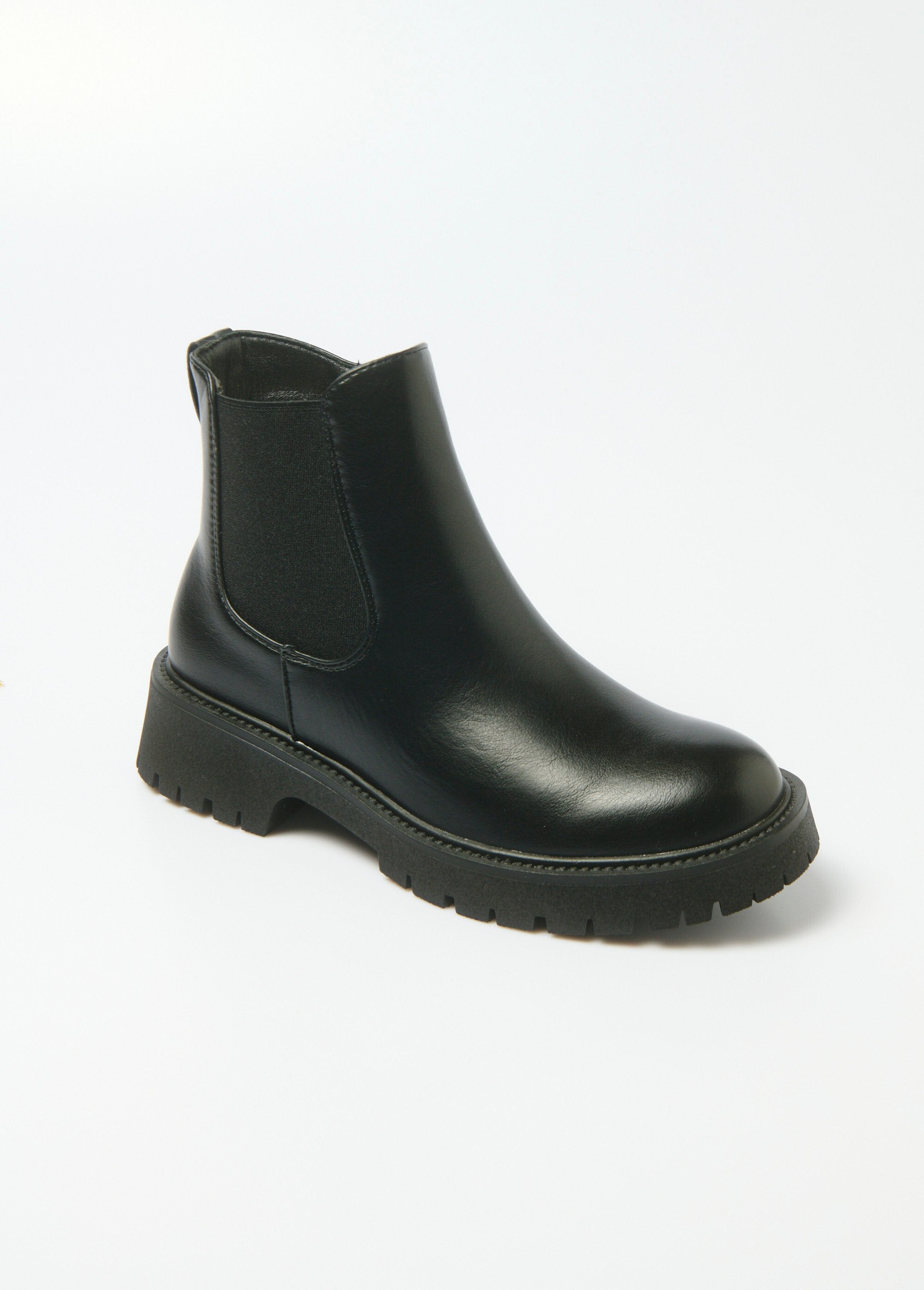 Chelsea_boots_met_rits_en_dikke_gekartelde_zool_Noir_FA1_slim